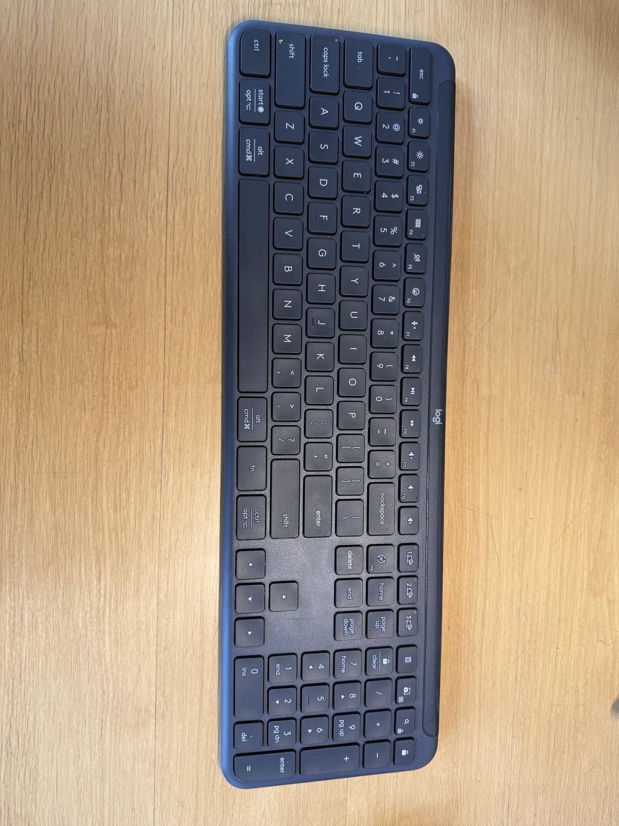 Logitech Signature Slim K950 Wireless Keyboard with Quiet Typing - Graphite customer photo 1