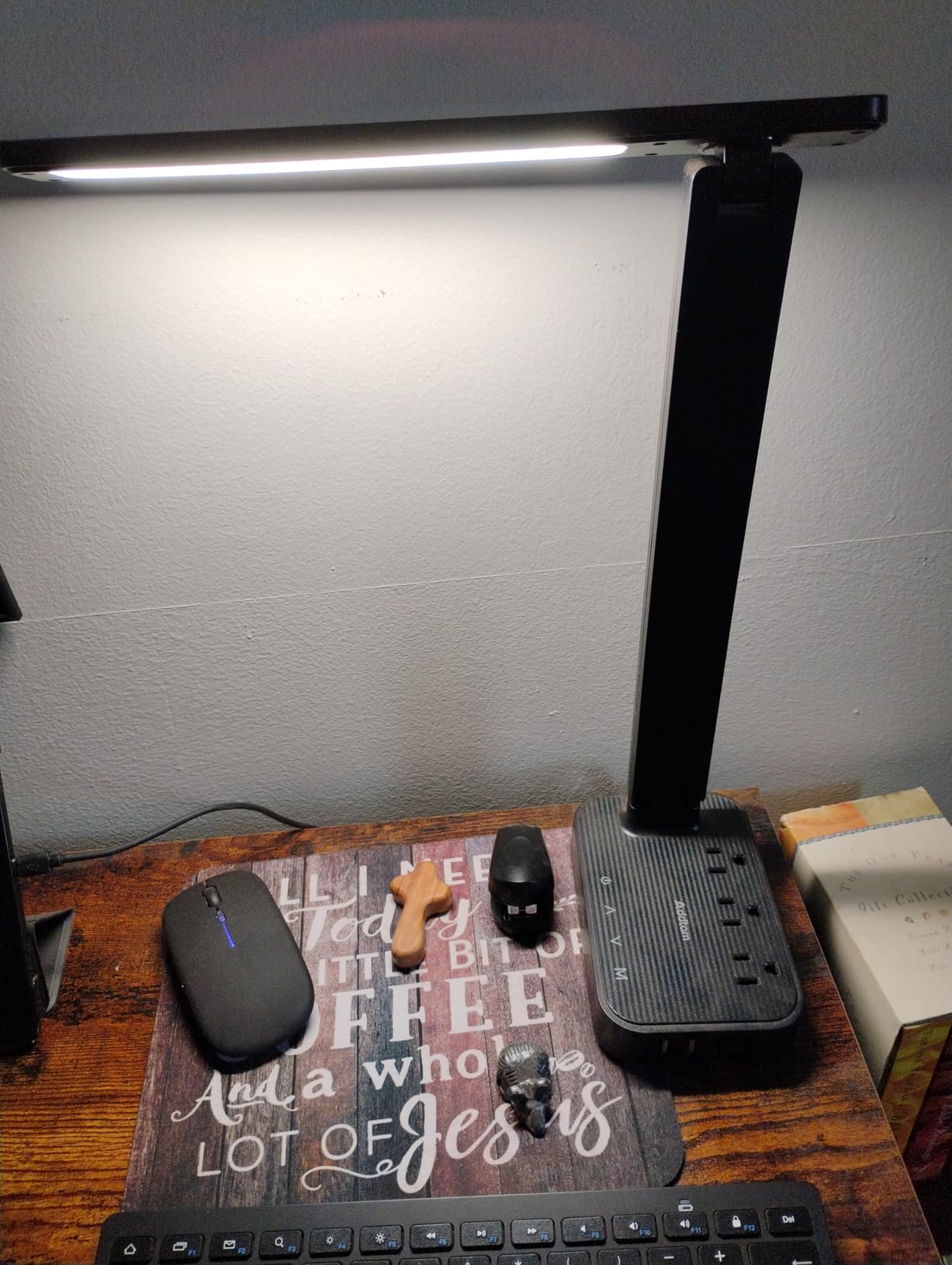 Addtam LED Desk Lamp, Power Strip with 3 Outlets 4 USB Charging Ports(2 USBC), 4 Modes 5 Level Brightness Touch Lamp, Small Desk Lamp for Home Office College Dorm Room Essentials customer photo 2