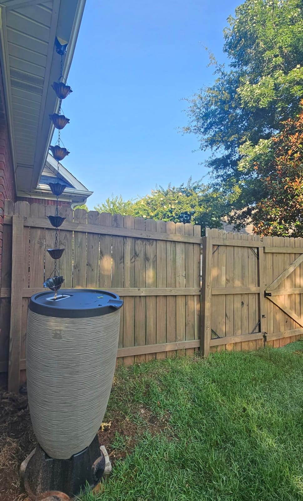 RTS Home Accents 50-Gallon Newport Rain Barrel with Stand and Removable Lid, Slate Color customer photo 2