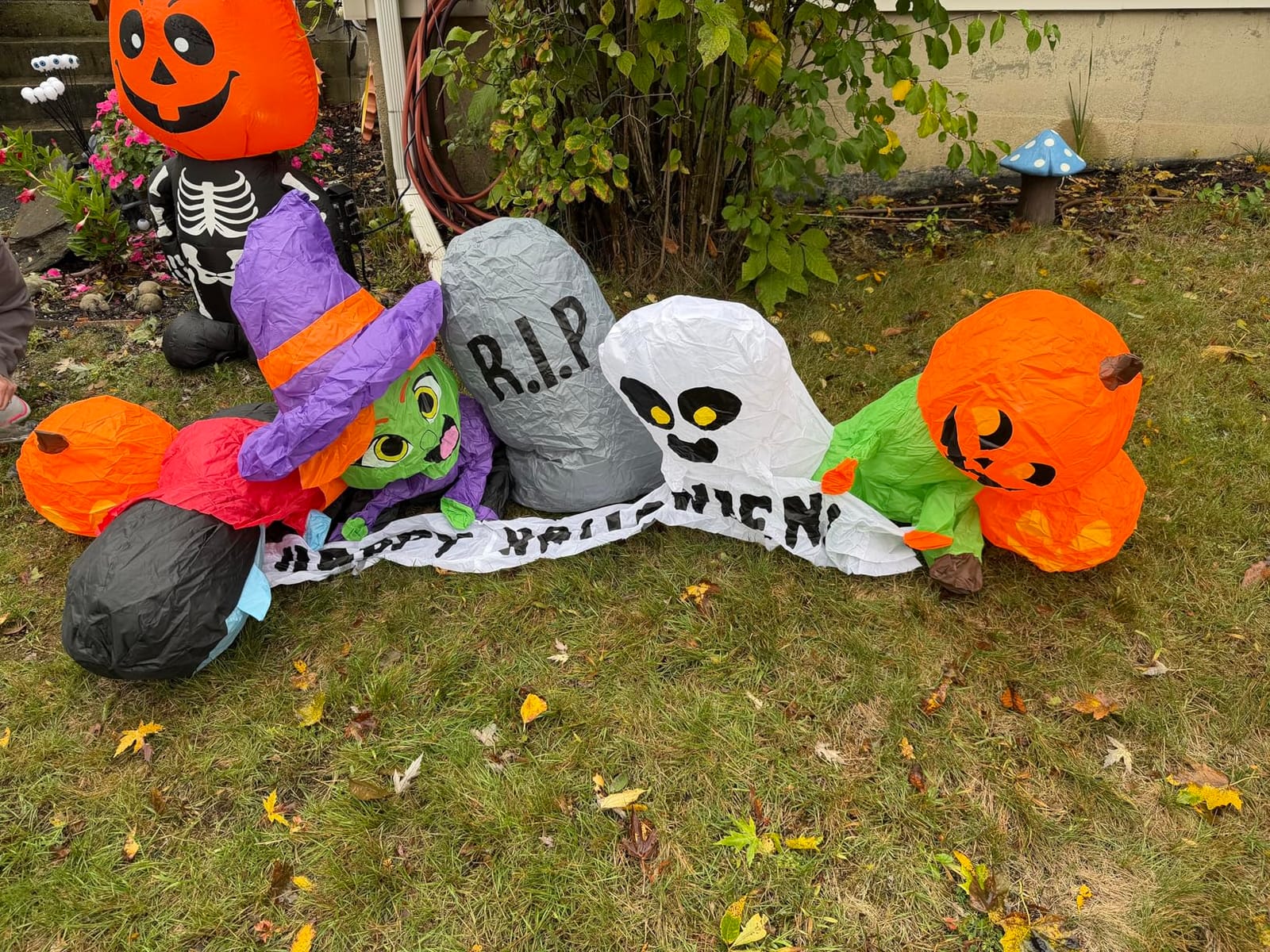 Joiedomi 8 FT Long Halloween Inflatables Outdoor Decoration, Halloween Blow Up Decorations Outside Inflatable Pumpkin Ghost Cat Tombstone with LEDs for Yard Decor customer photo 2