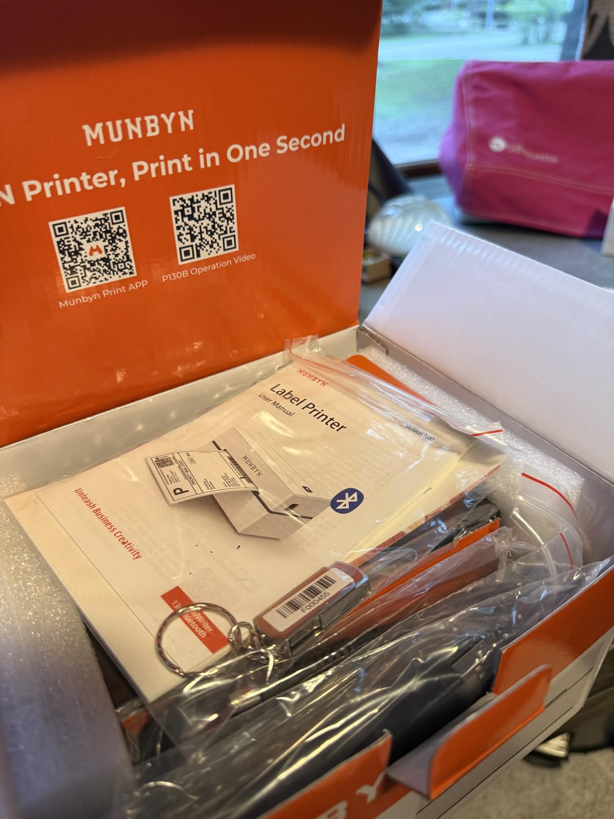 MUNBYN Bluetooth Thermal Label Printer, Wireless 4x6 Shipping Label Printer | Work for Shipping Packages Small Business Office or Home, Compatible with iPad iPhone Android Windows macOS Chrome customer photo 2