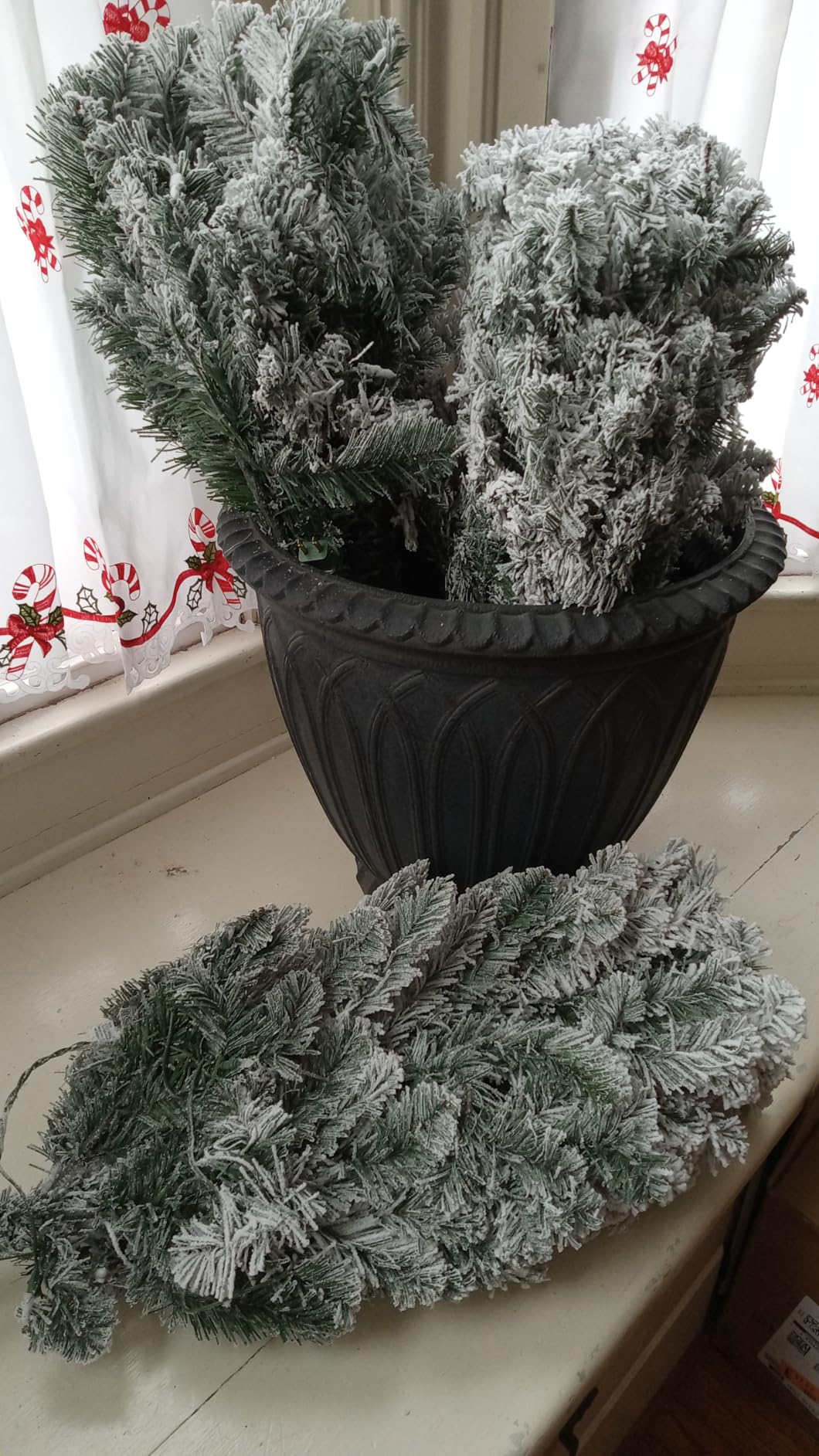 SHareconn 7ft Snow Flocked Spruce Pre-lit Artificial Christmas Tree, White customer photo 1