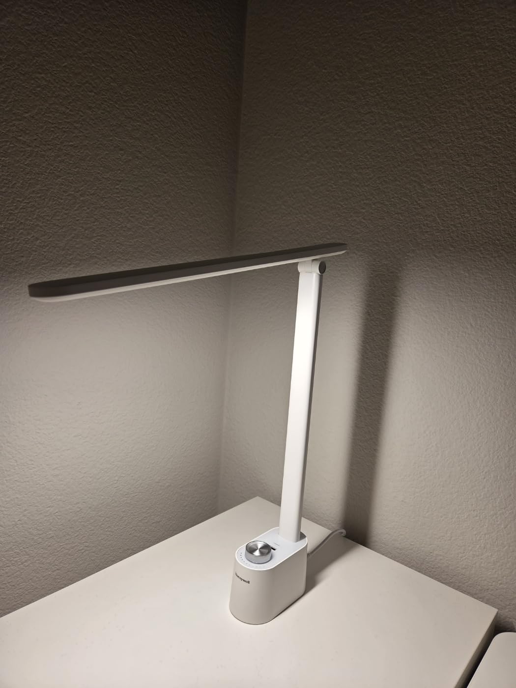 Honeywell H01 Pro Compact LED Desk Lamp with A+C Charging Port customer photo 2