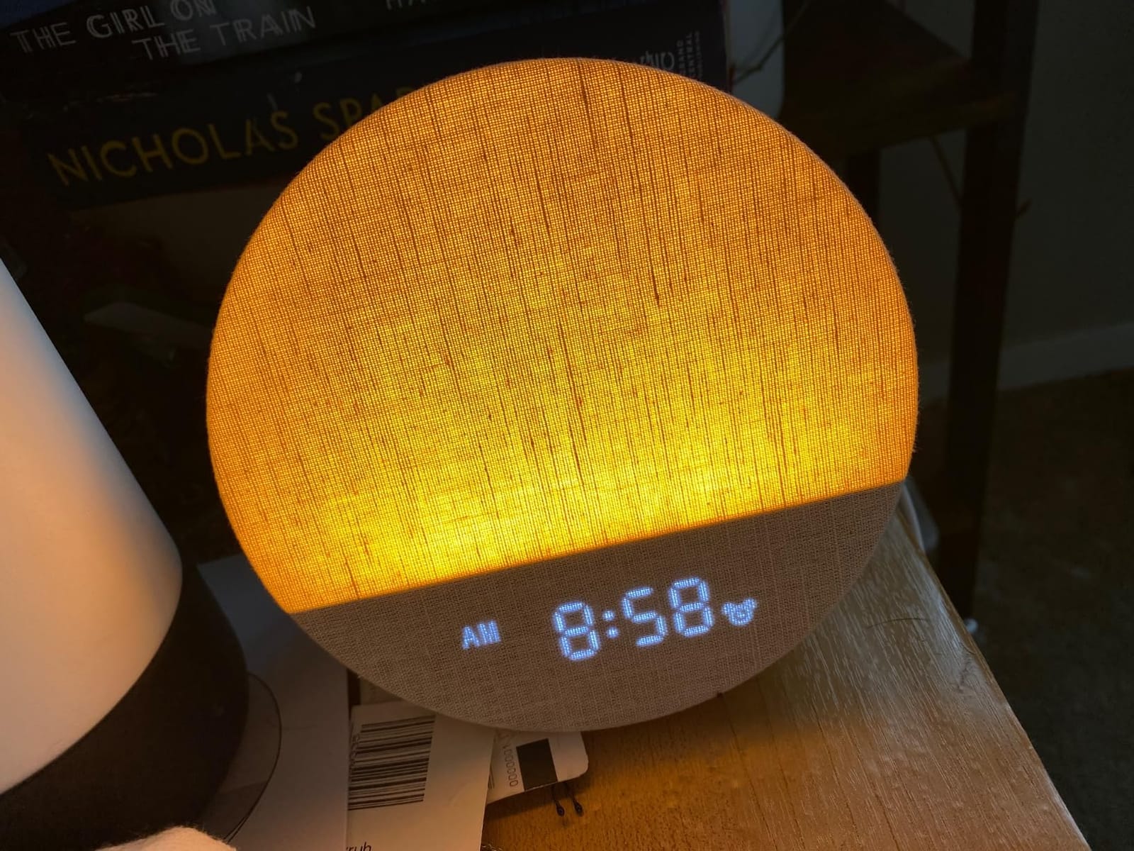 Dreamegg Sunrise Alarm Clock, Natural Wake up Light, White Noise Machine customer photo 1