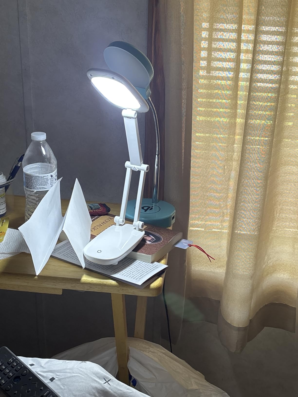 Akejrym LED Desk Lamp for Office Home & Battery Operated Lamp Rechargeable Lamp Foldable & Portable Light, [2-Fold Bracket] 3 Brightness Dimmable Small Desk Lamp Wireless Reading Lamp (White) customer photo 2