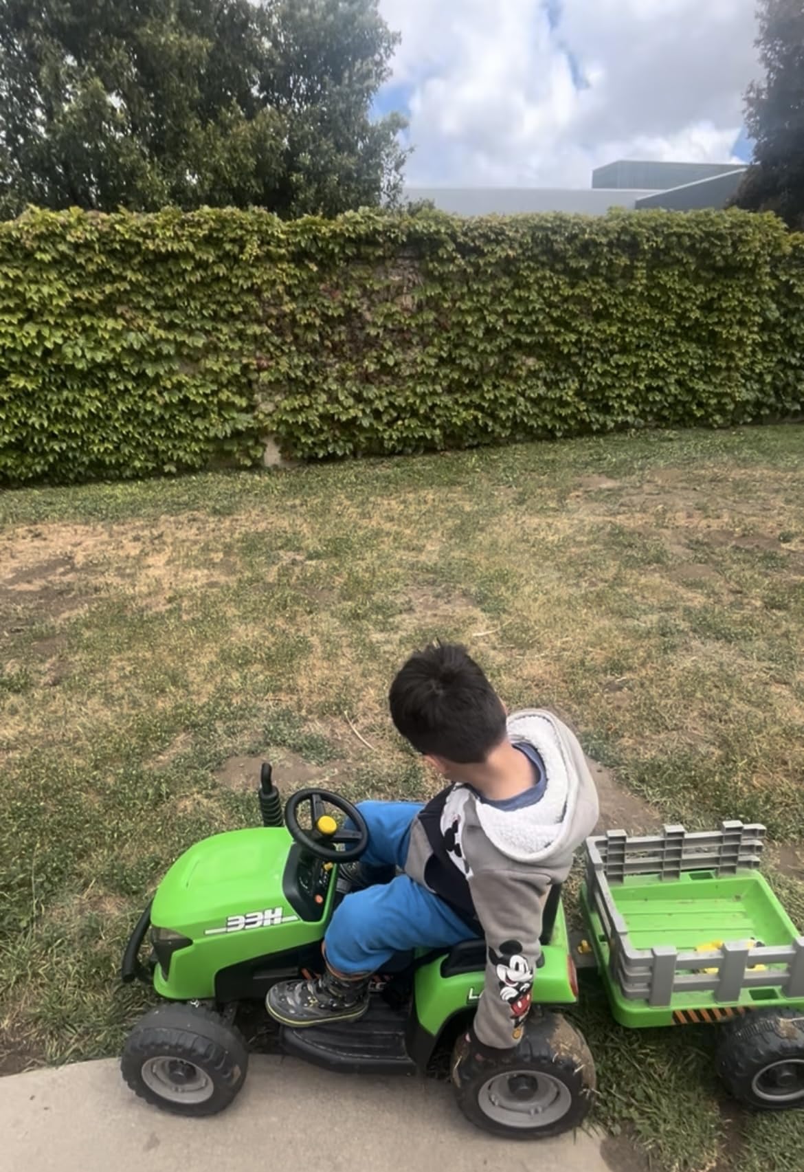 ARBELI 24V Ride On Tractor w/2.4G Remote Control, Tiltable Trailer, Green customer photo 1