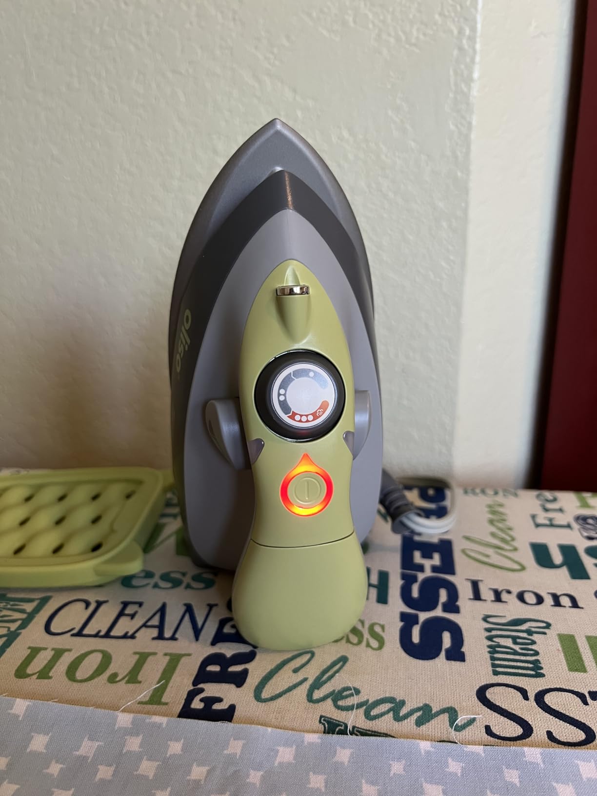 oliso M3Pro Project Mini Steam Iron - Sewing, Quilting, Travel - Raspberry customer photo 1