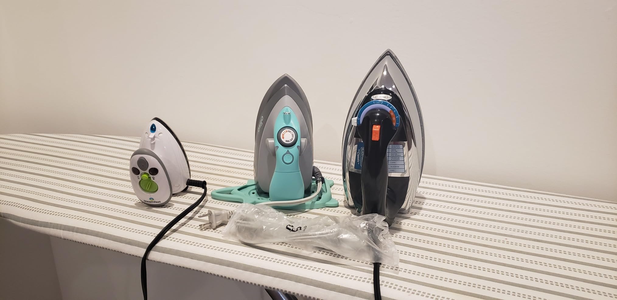 oliso M3Pro Project Mini Steam Iron - Sewing, Quilting, Travel - Raspberry customer photo 2
