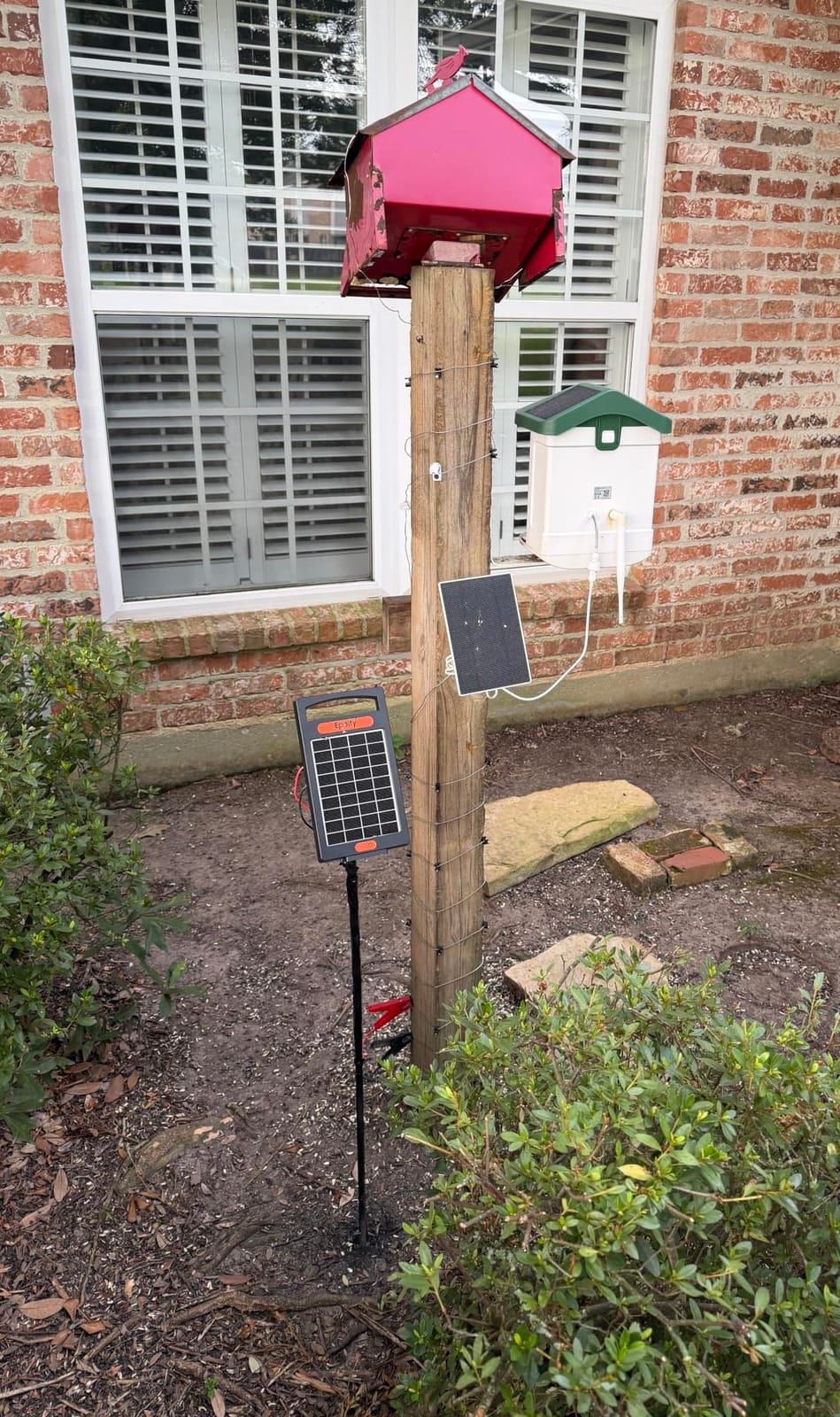 24-Hour Solar Electric Fence Charger, 0.18J, 10-Mile for Livestock, Portable All-in-One Energizer, 5700-10200V Pulse Output customer photo 1