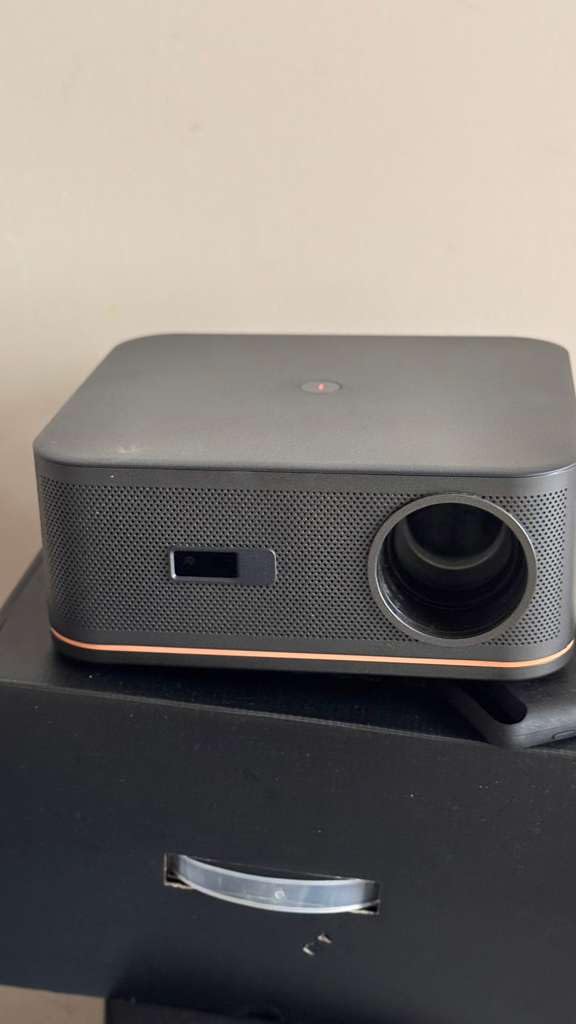HAPPRUN 2000 ANSI 4K Decoding Projector with WiFi and Bluetooth, Auto Focus customer photo 2