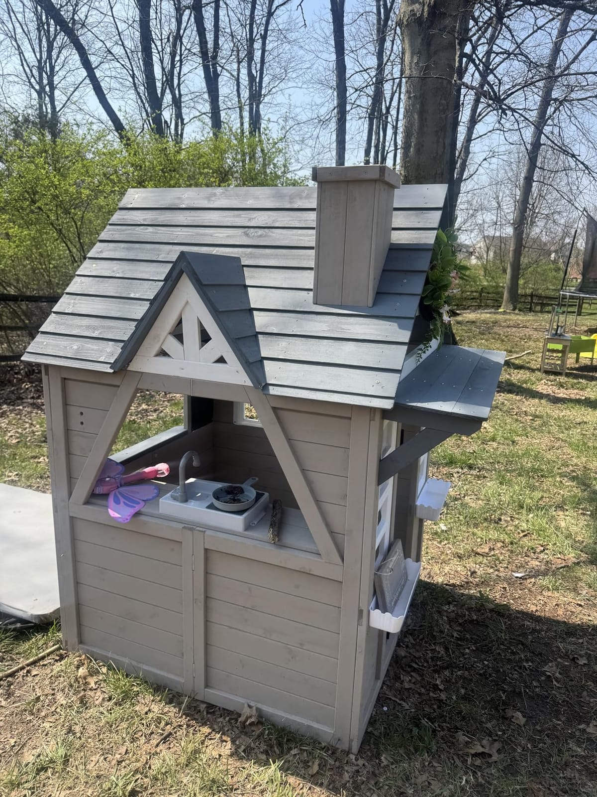 Seizeen Outdoor Kids Playhouse, All Fir Gray Modern Wooden Playhouse, Indoor Outdoor Cottage Play House w/Sink, Stove, Cookware, Flowerpot Holders, Working Doorbell, for Kids Ages 3-8 (Gray) customer photo 1