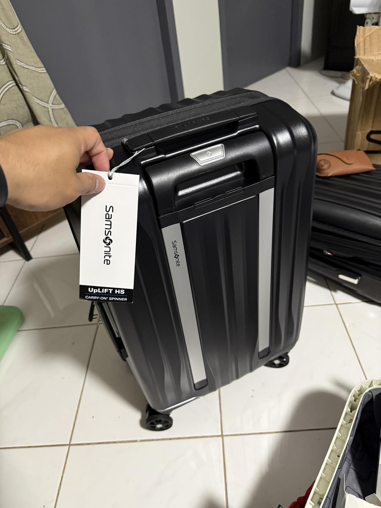 Samsonite UpLIFT Carry-On Hardside Luggage with Spinner Wheels - Airline-Approved, TSA Lock, Adjustable Handle System - Polycarbonate Hard Suitcase for Ultra Lightweight Travel - Silver Shimmy customer photo 1