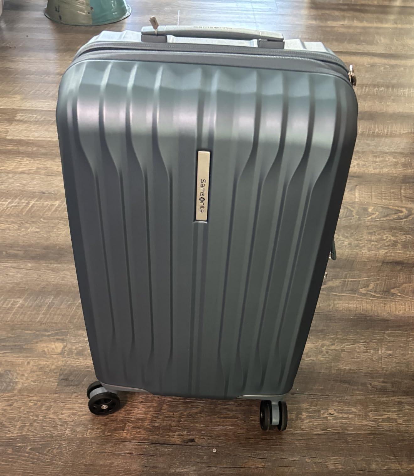 Samsonite UpLIFT Carry-On Hardside Luggage with Spinner Wheels - Airline-Approved, TSA Lock, Adjustable Handle System - Polycarbonate Hard Suitcase for Ultra Lightweight Travel - Silver Shimmy customer photo 2
