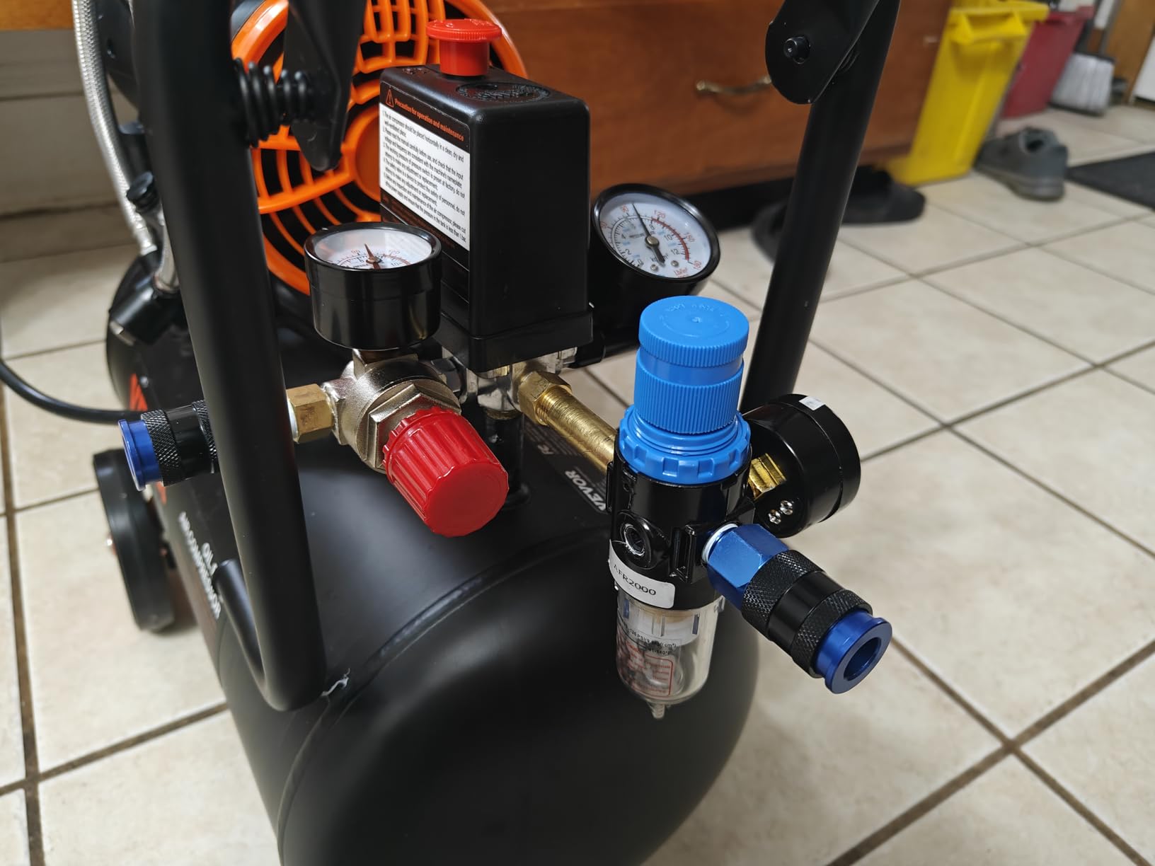 VEVOR Air Compressor, 15 Gallon Steel Tank, 2HP 5.3 CFM@90 PSI Oil Free Air Compressor & Max. 125PSI Pressure, 78dB Ultra Quiet Portable Compressor, for Auto Repair, Tire Inflation, Spray Painting customer photo 1