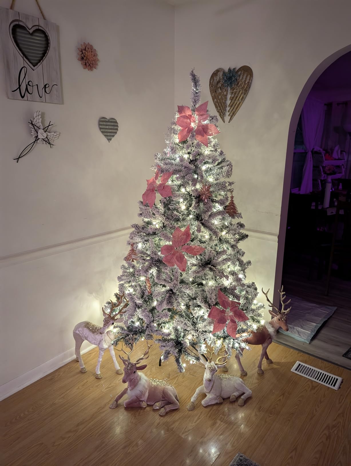 YITAHOME Prelit Snow Flocked Artificial Full Christmas Tree 9ft with Remote Control, Christmas Pine Tree with 11 Light-Modes, 2094 Branch Tips, and Foldable Base for Home, Party Decoration customer photo 2