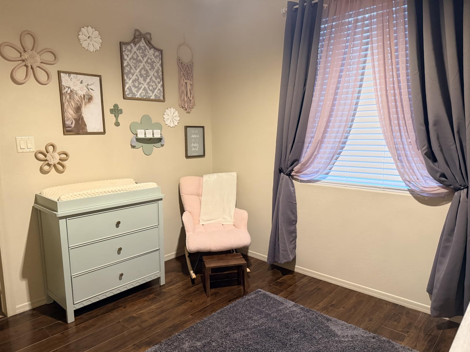 Graco Sasha 3-Drawer Chest with Changing Table Topper, Sage customer photo 2