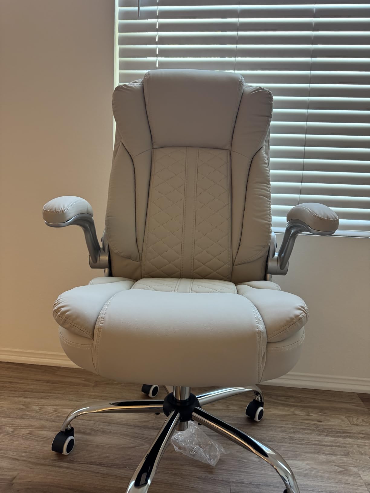 400lbs Executive Office Chair with Flip-Up Armrests, Big and Tall Computer Chair for Heavy People, Heavy Duty Ergonomic Comfy Chair, Breathable PU Leather (Pink) customer photo 2