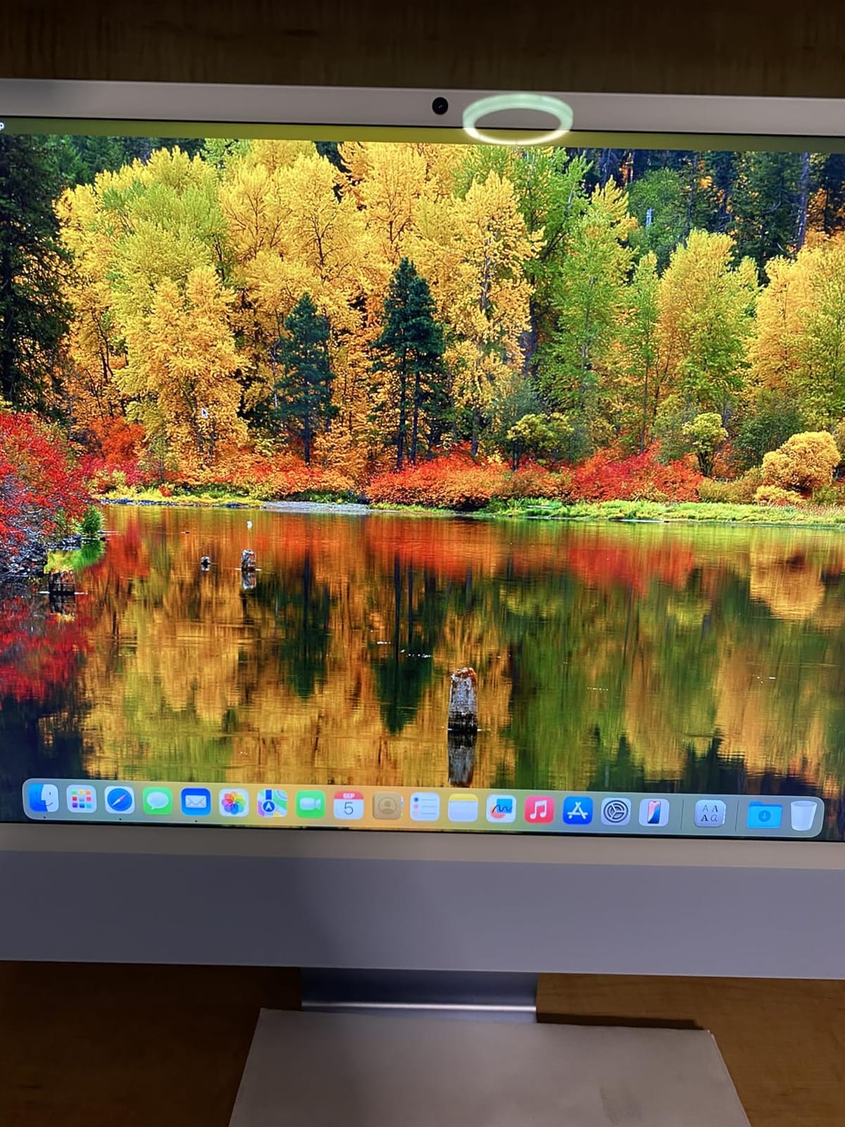 Apple 2024 iMac All-in-One Desktop Computer with M4 chip with 10-core CPU and 10-core GPU: Built for Apple Intelligence, 24-inch Retina Display, 16GB Unified Memory, 256GB SSD Storage; Green customer photo 2