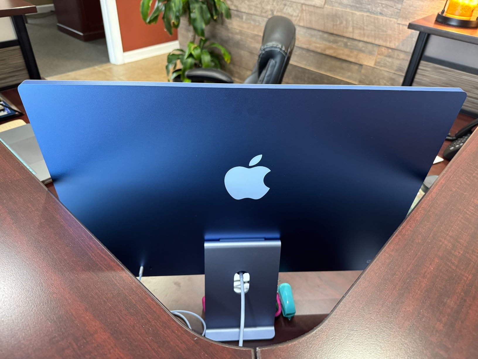 2024 iMac All-in-One Desktop Computer with M4 chip with 8-core CPU and 8-core GPU: Built for Apple Intelligence, 24-inch Retina Display, 16GB Unified Memory, 256GB SSD Storage; Blue customer photo 1