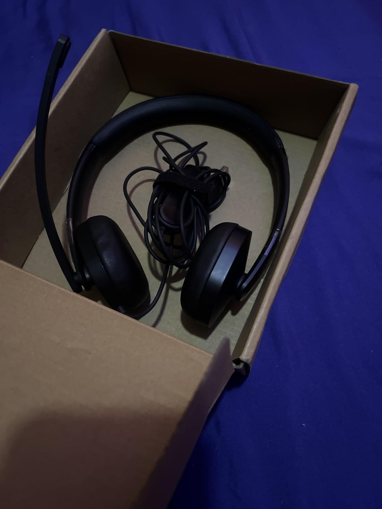 Lenovo USB-A Wired Stereo Headset for PC/Laptop, AI Noise Canceling via APP, 140g Lightweight, Replaceable Earcups, Double-Sided Boom Mic, in-line Controls with Mute for Call. Work with Teams/Zoom customer photo 1
