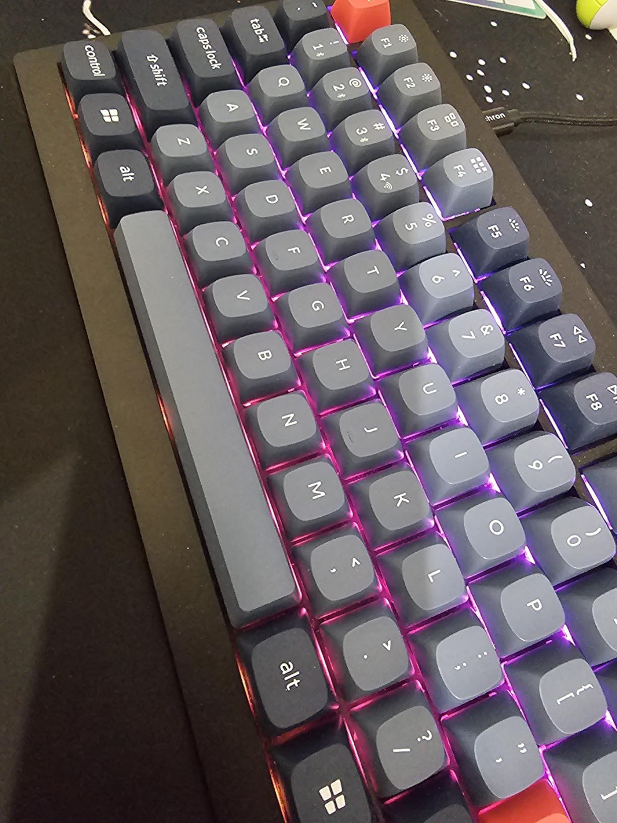 Keychron V6 Max Wireless QMK Mechanical Keyboard 2.4 GHz & Bluetooth | Full-Size Layout Custom with Hot-swappable Silent Red RGB Backlight Compatible with Mac Windows Linux - Black customer photo 2