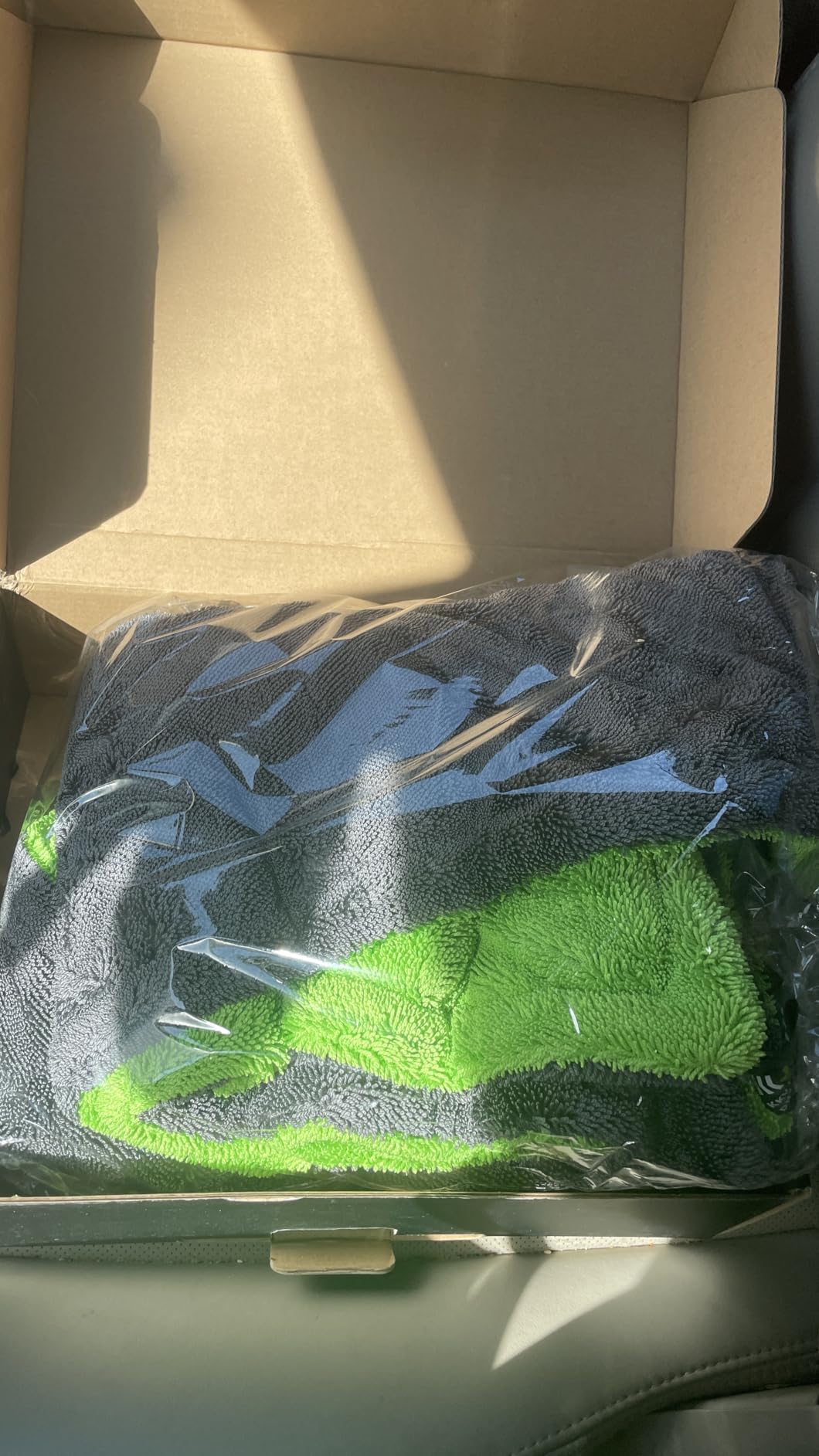 KKV Full-Sized SUV Drying Towel, 48”x24” Dual Sided Microfiber Car Cleaning Towel with Twisting Yarn Technique, 1400GSM Super Absorbent, Scratch-Free, Machine Washable (LightGrey-MarineBlue) customer photo 2