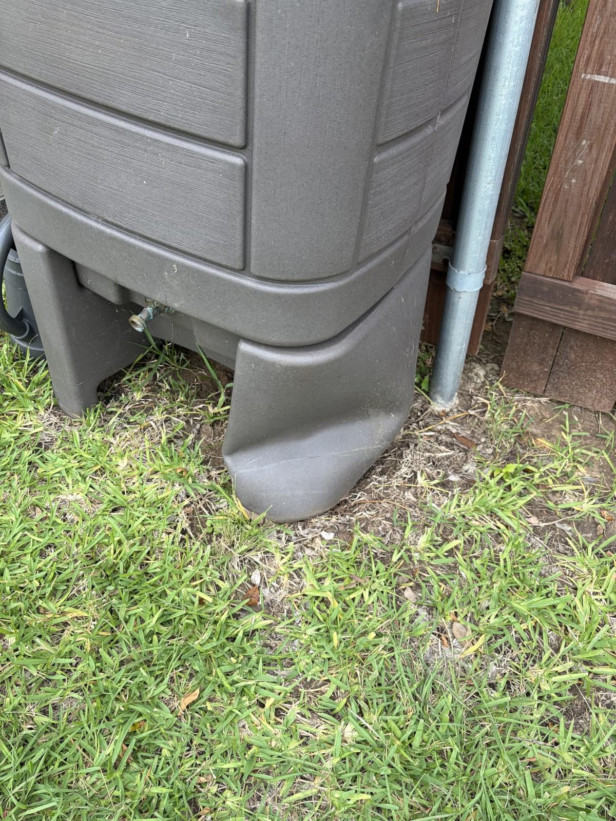 Step2 Lakewood Rain Barrel with Stand, Outdoor Water Conservation Container, Holds 60 Gallons, Brown customer photo 1