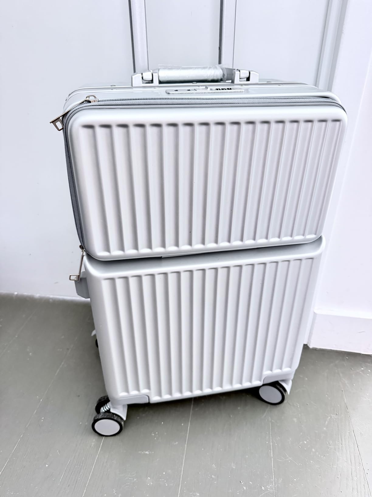 Zipperless Luggage, Polycarbonate Aluminum Hard Shell, Expandable Carry-On Suitcase with Spinner Wheels, Hard Shell Suitcase, 20 Inch Cabin customer photo 1