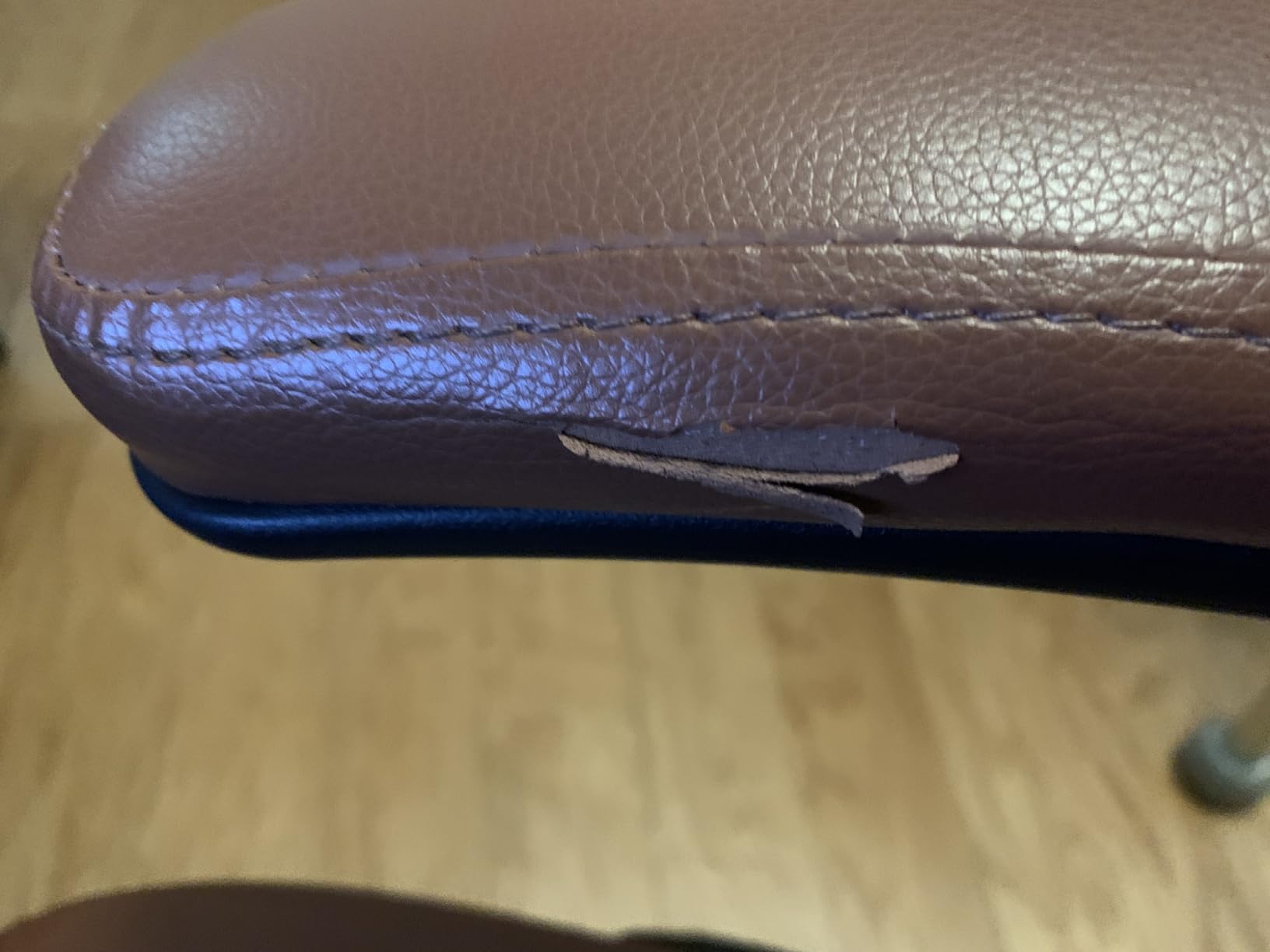 Leather Office Chair, PU Home Computer Desk Chairs with Ergonomic Back Support, 360°Swivel Free,Small Gaming Chair with Wheels and Adjustable Armrests, for Short People Use customer photo 1
