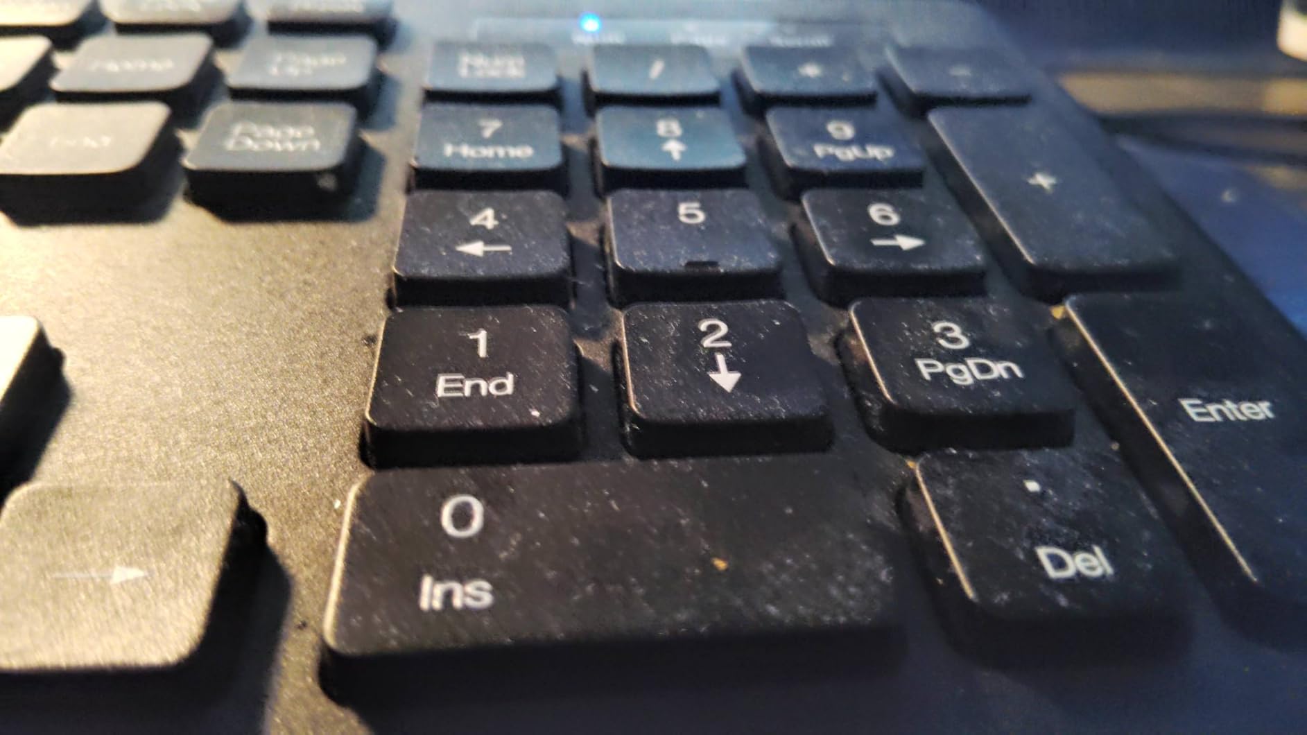 TECKNET Wired Keyboard, Silent Typing, Full-Size Layout, RGB Backlit customer photo 1