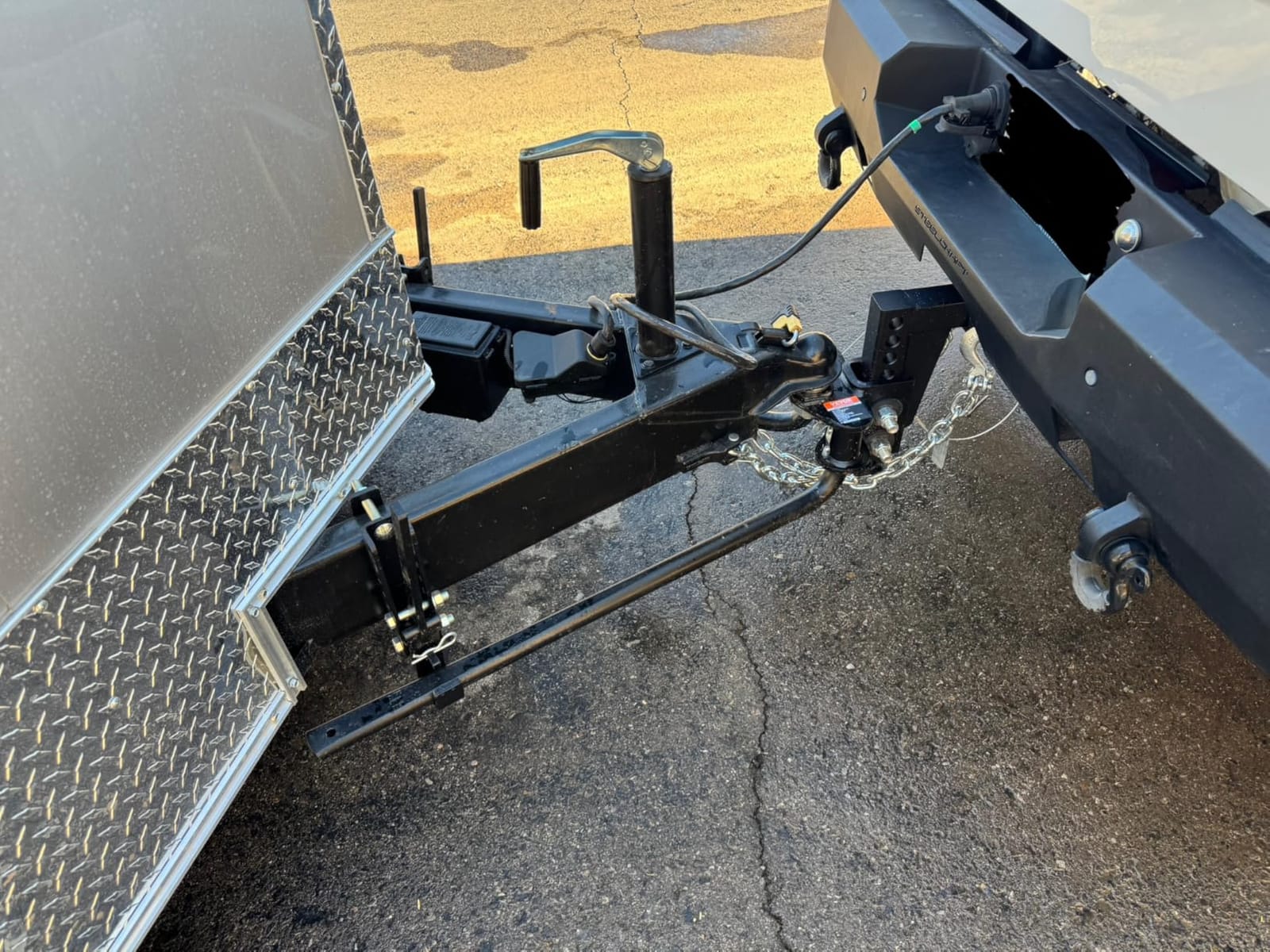 VEVOR Sway Control Weight Distribution Hitch, 1,500 lbs Capacity, Trailer Hitch Kit with 2-Inch Solid Steel Shank, 2-5/16 Inch Alloy Steel Ball, Powder-Coated Load Leveling, Black customer photo 2