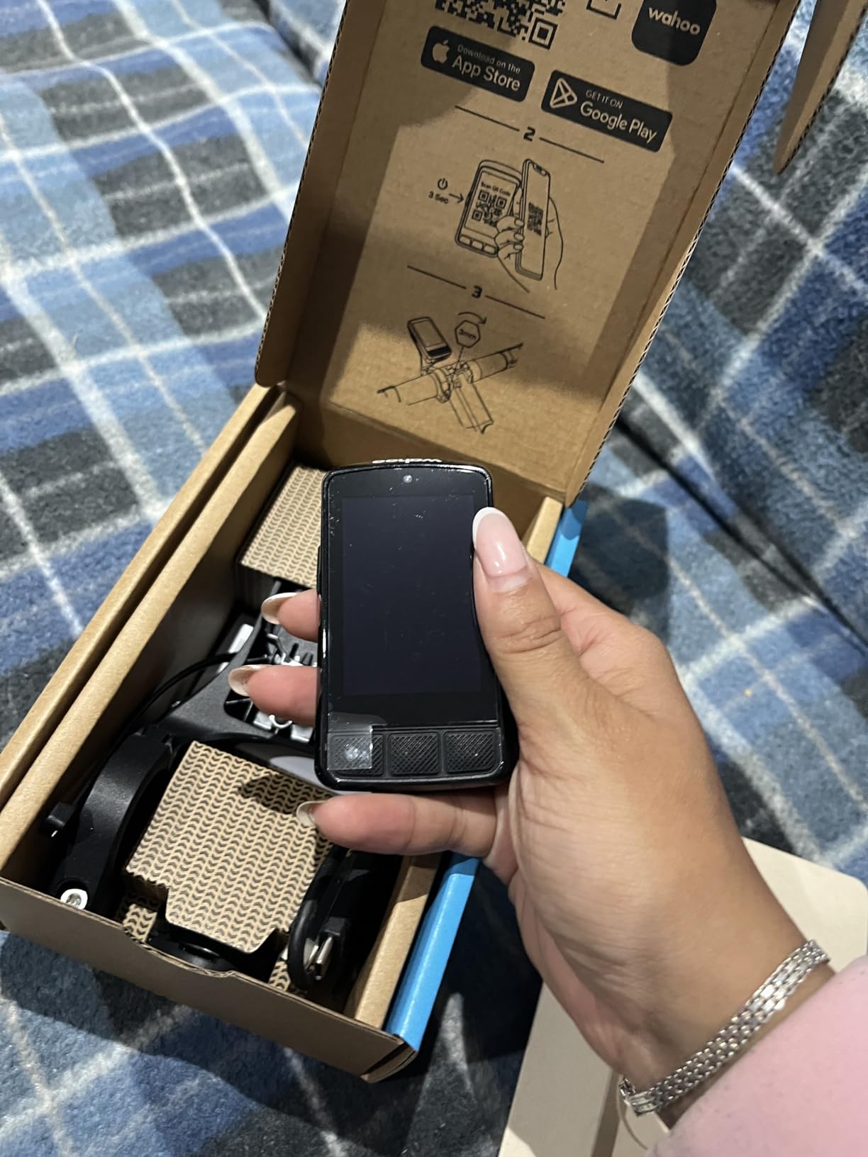 Wahoo ELEMNT Bolt V3 GPS Cycling/Bike Computer, Black customer photo 2
