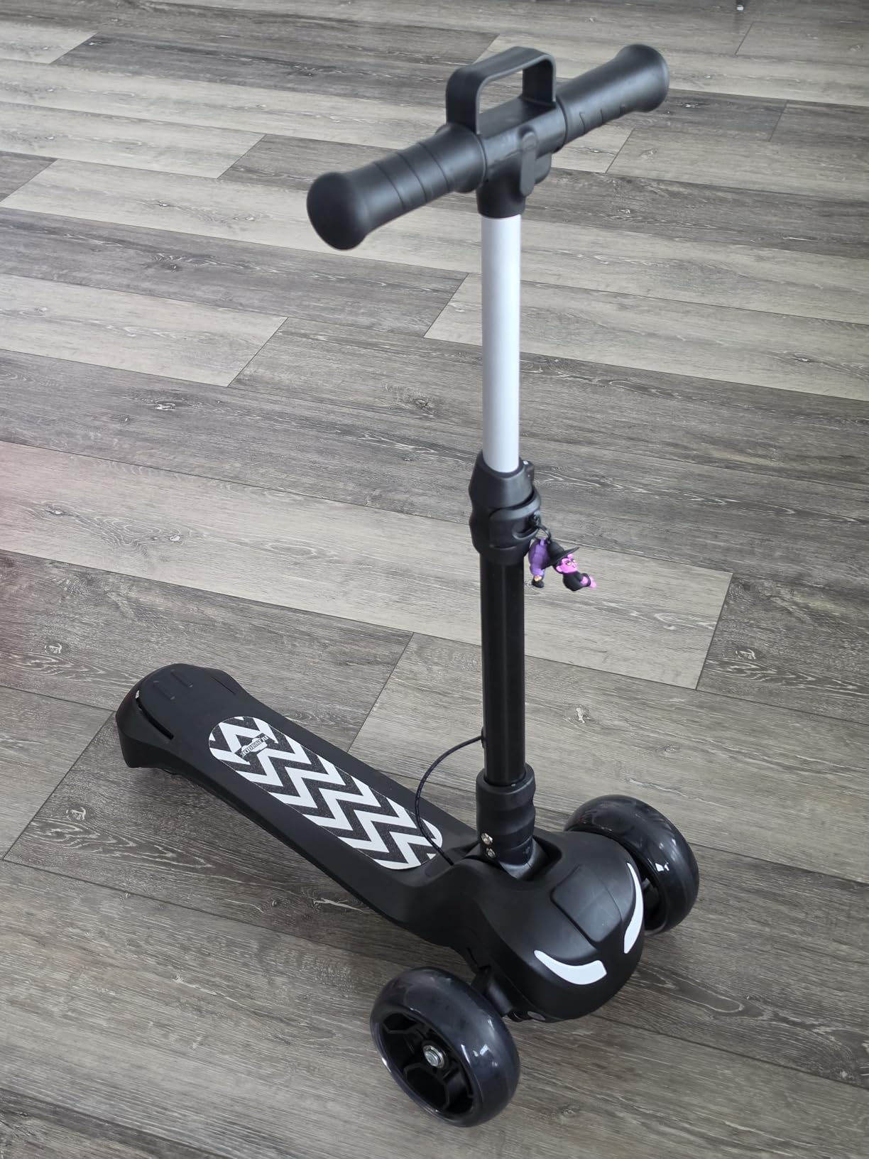 Electric Scooter for Kids Ages 3-12, 3 Adjustable Heights, 5MPH Safe Speed customer photo 2