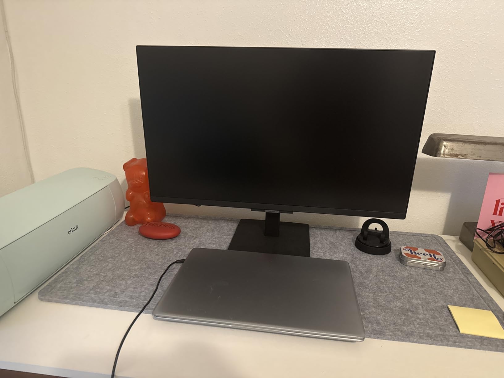 Samsung 27-Inch M5 (M50F) Series FHD Smart Monitor with Streaming TV, Speakers, HDR10, Gaming Hub, Multiple Ports, Workout Tracker, Vision Accessibility Tools, White, LS27FM503ENXZA customer photo 2