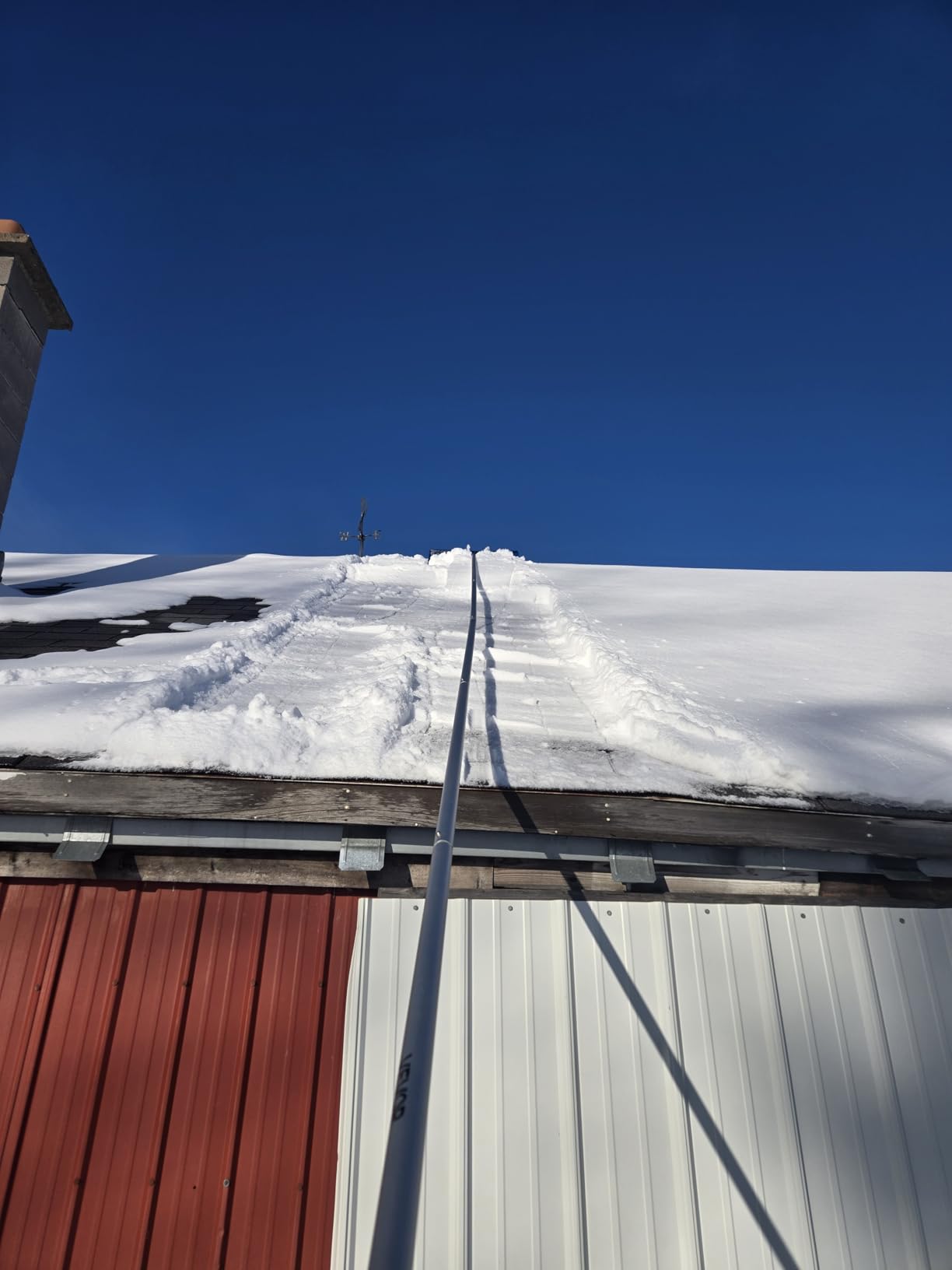 VEVOR Snow Roof Rake, 24 in PP Plastic Blade, 3.8-18.2 ft Adjustable Roof Snow Scraper with Wheels, Anti-Slip Handle Snows Removal Tool, Lightweight House Rooftop Rake for Leaves Debris Removal customer photo 1