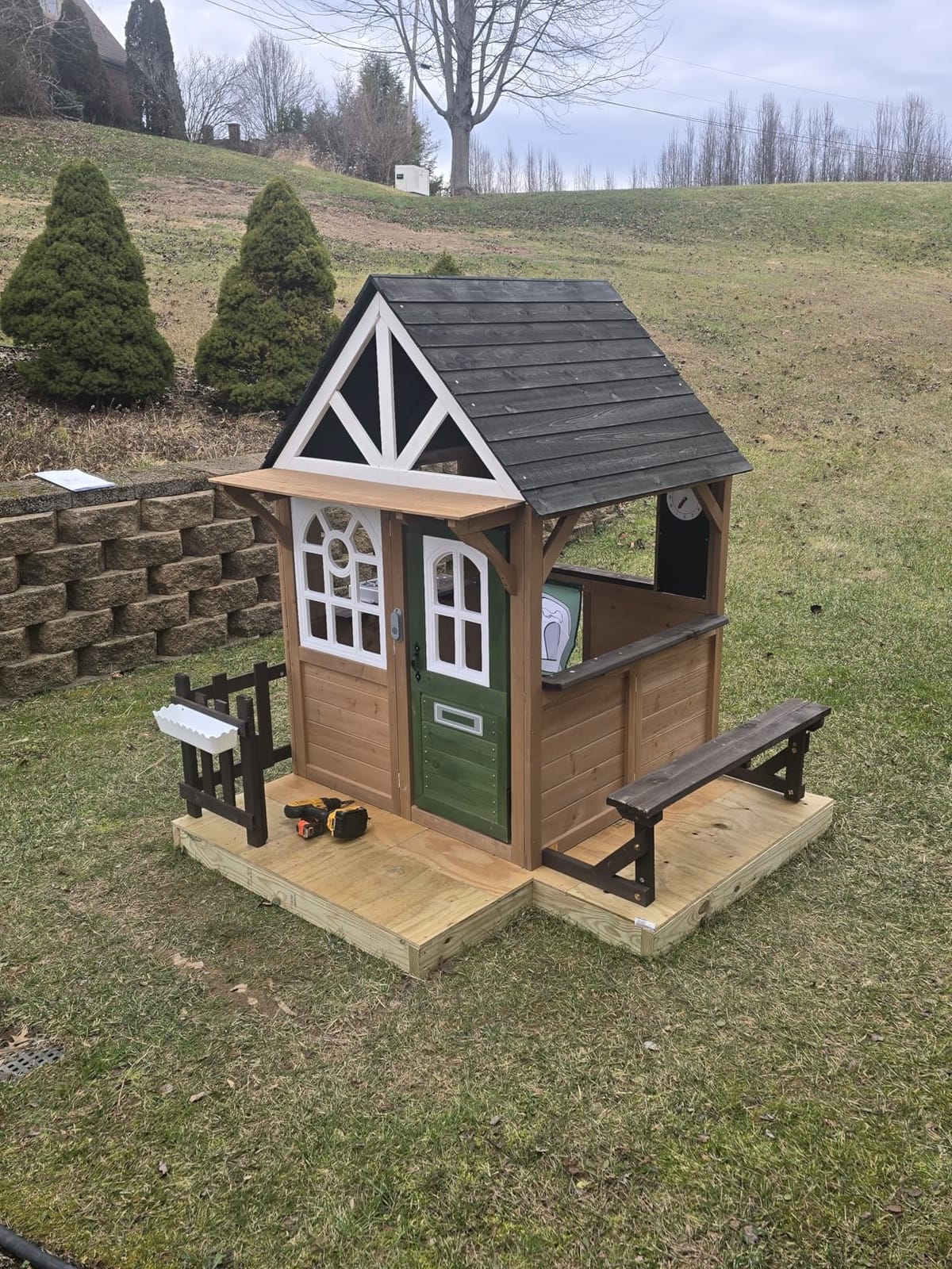 Kids Outdoor Playhouse with Play Kitchen, Ages 3-8, Fits 2-4 Kids customer photo 1