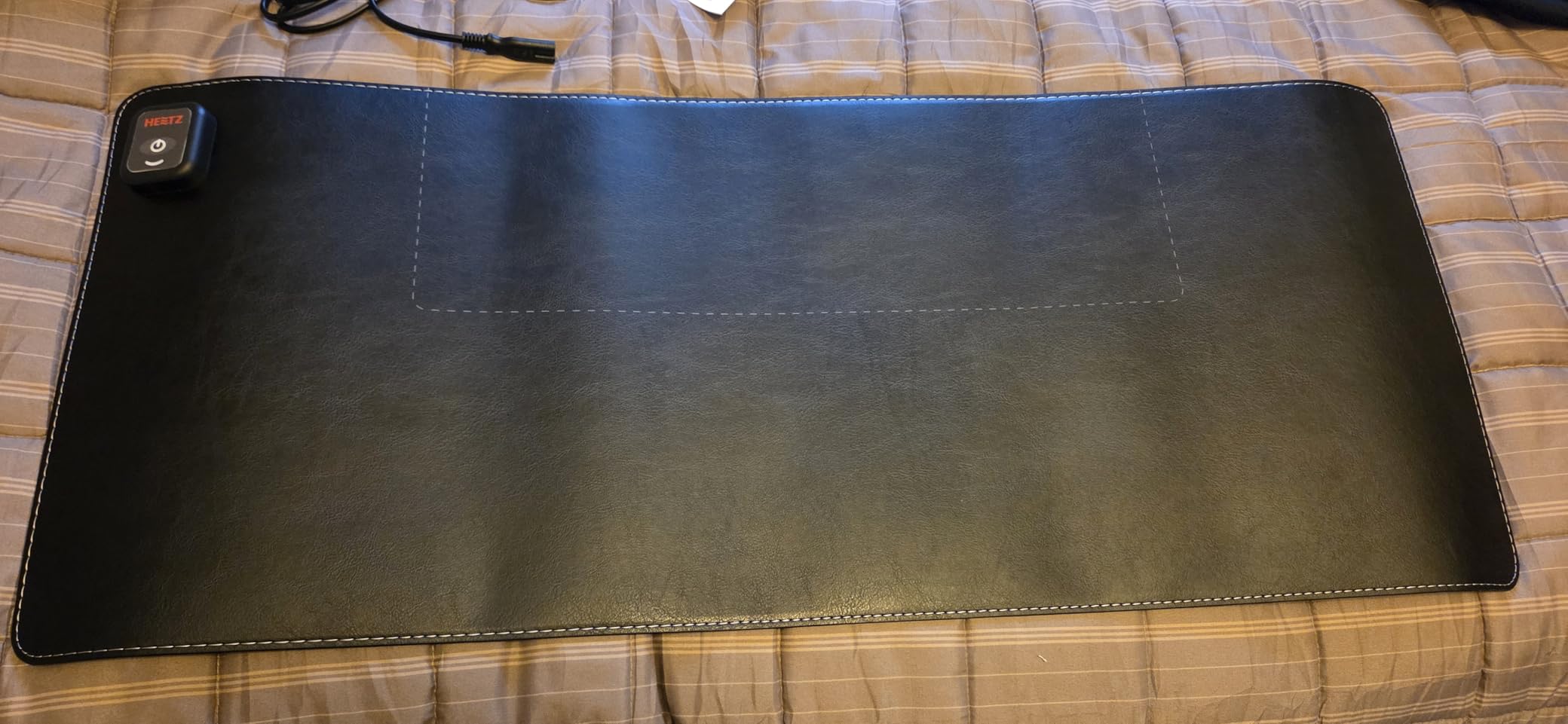 Heetz Heated Desk Pad Large, Leather Heated Desk Mat with 3 Temperature Settings, Electric Heating Pad for Hands, Office, Gaming and Home Workspace Use, Black customer photo 2