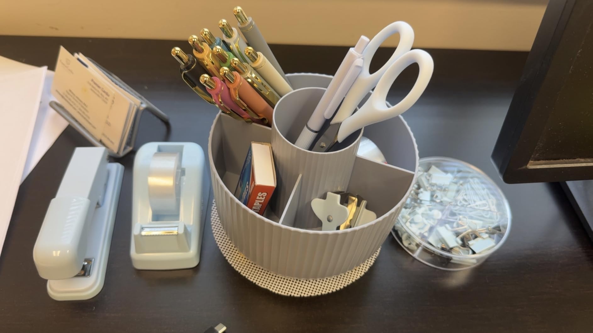SKYDUE Gold Office Supplies Set with Pencil Holder for Desk | Gold Desk Accessories with Gel Pen, Stapler, Tape Dispenser, Scissors, Clips and 1000pcs Staples, Office Decor customer photo 1