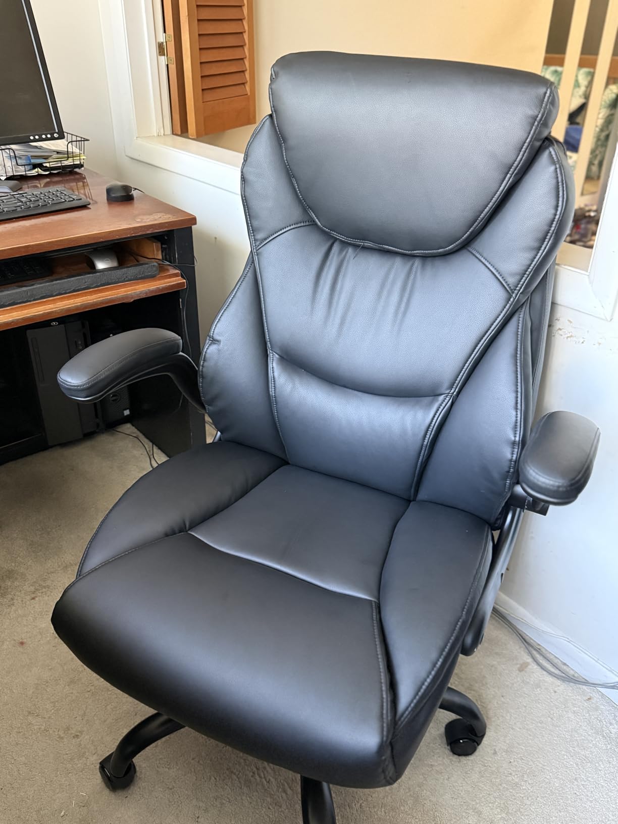 Brage Living Big and Tall Office Chairs 400LBS Heavy Duty High Back Leather | Comfortable Desk Chair with Flip-up Arms, Swivel Rolling Computer Chair for Heavy People, Black customer photo 1
