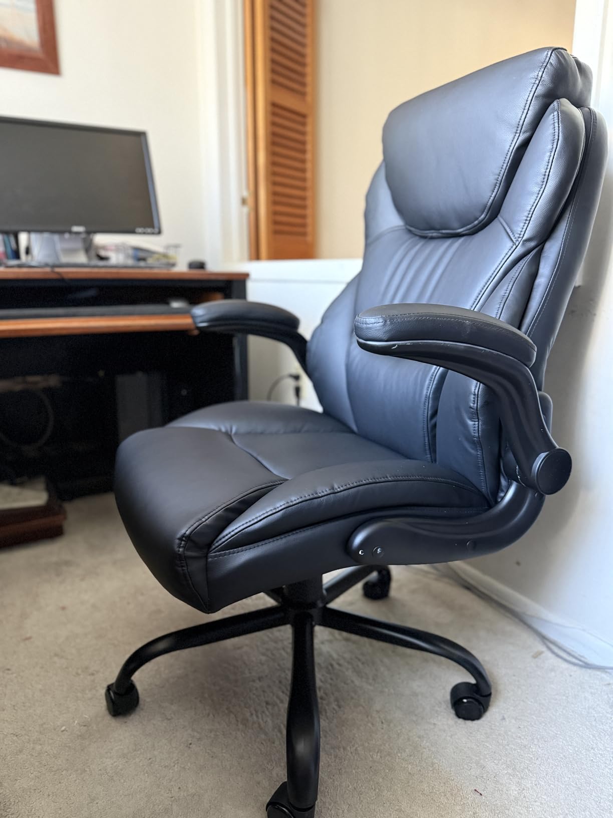 Brage Living Big and Tall Office Chairs 400LBS Heavy Duty High Back Leather | Comfortable Desk Chair with Flip-up Arms, Swivel Rolling Computer Chair for Heavy People, Black customer photo 2