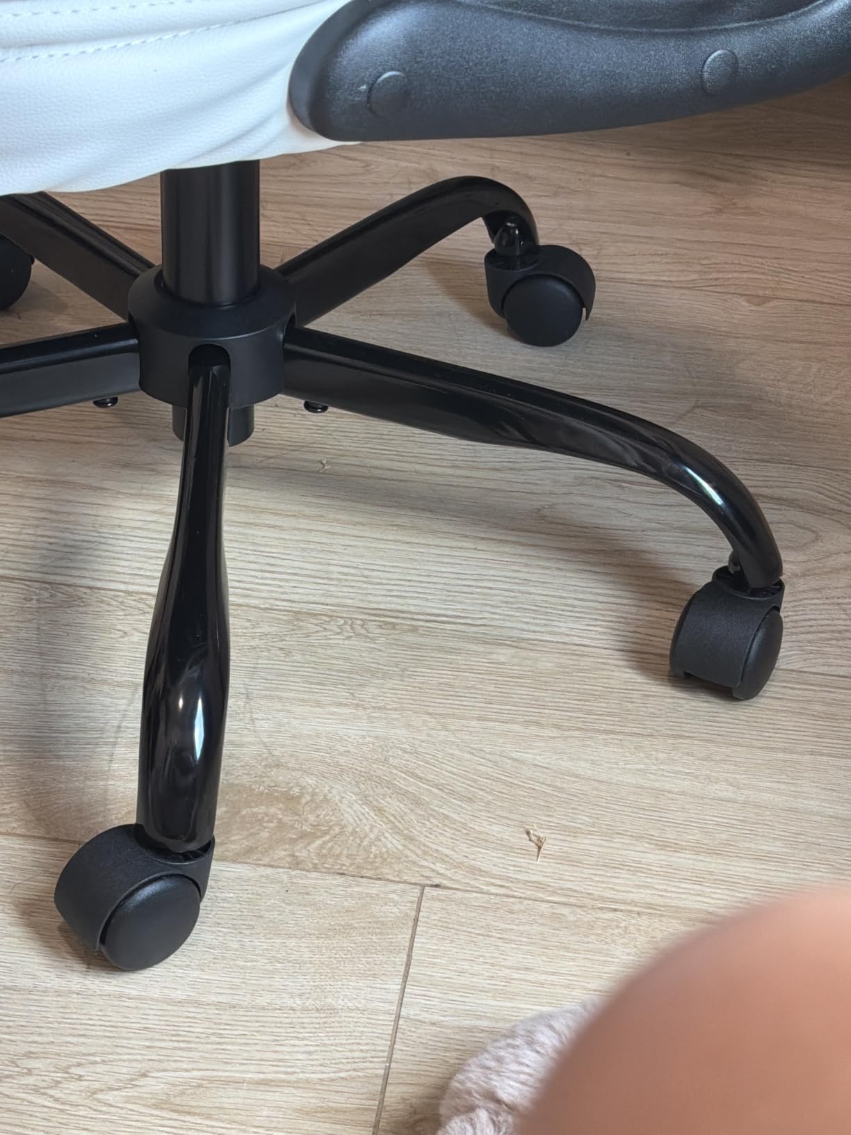 Leather Office Chair, PU Home Computer Desk Chairs with Ergonomic Back Support, 360°Swivel Free,Small Gaming Chair with Wheels and Adjustable Armrests, for Short People Use customer photo 2