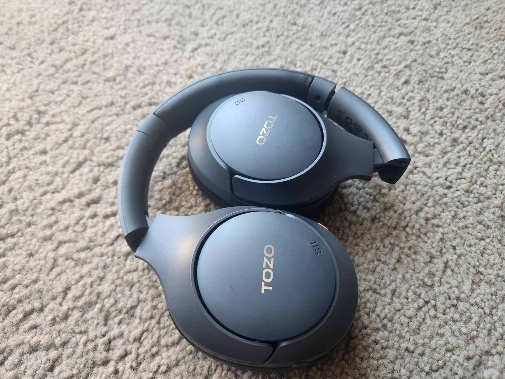 TOZO HT3 Hybrid Noise Cancelling Wireless Headphones, 90H Over Ear Headset customer photo 2