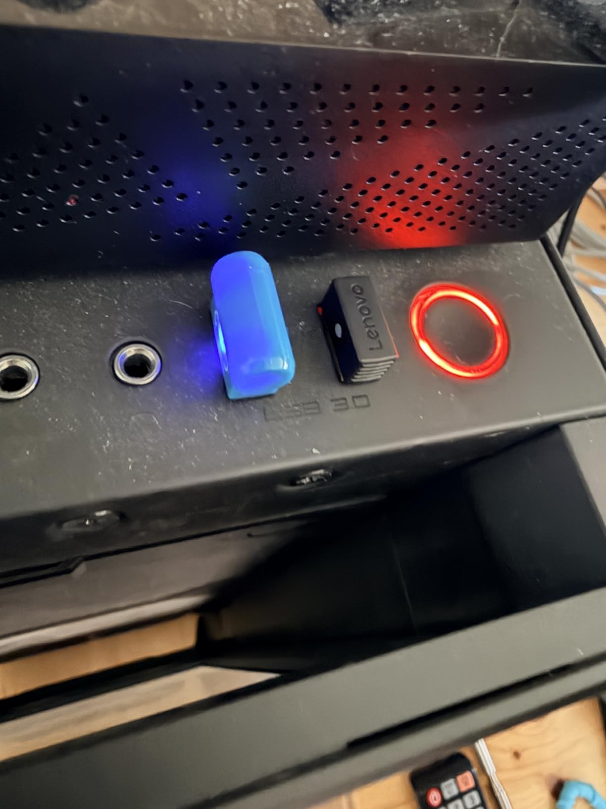 Lenovo Dual Mode Wireless ANC Headset 6550 with USB-A Receiver - Microsoft Teams Certified customer photo 1