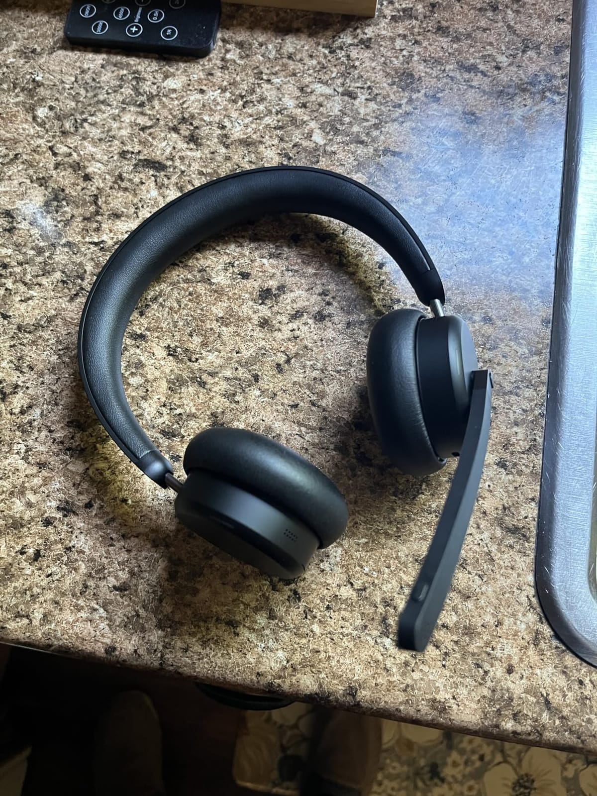 Lenovo Dual Mode Wireless ANC Headset 6550 with USB-A Receiver - Microsoft Teams Certified customer photo 2