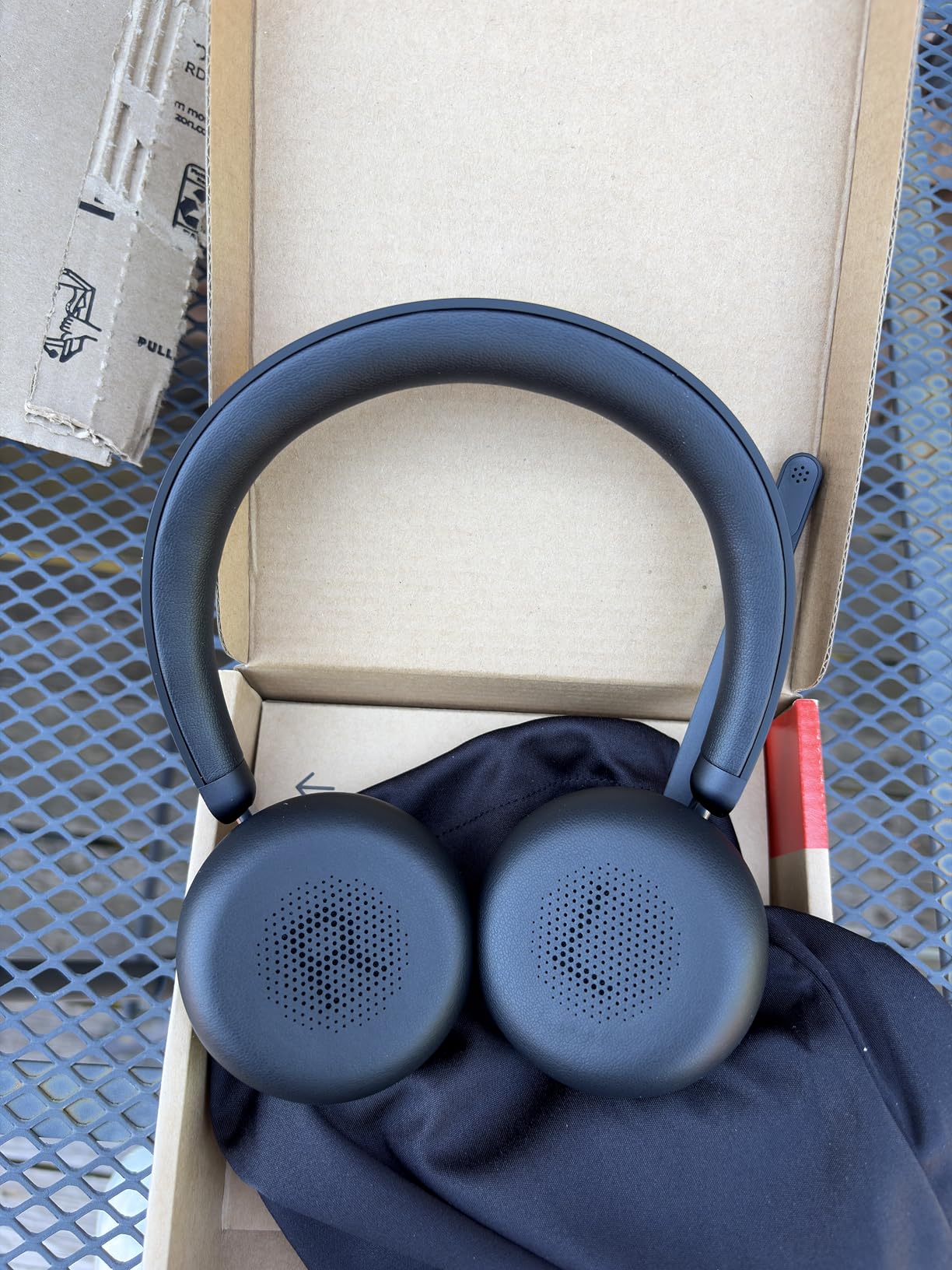 Lenovo Dual Mode Wireless ANC Headset 6550 with USB-C Receiver Microsoft Teams Certified, Hybrid Active Noise Cancellation, Bluetooth Dual Connectivity, Long Battery Life, Black customer photo 2