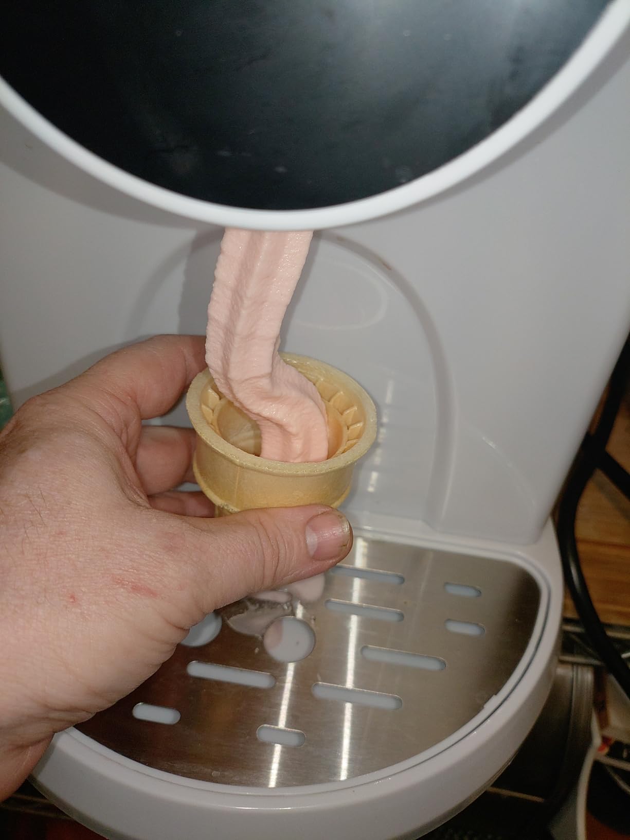 Soft Serve Ice Cream Machine, No Bowl Pre-Freezing, 1.25 Qt, White customer photo 2