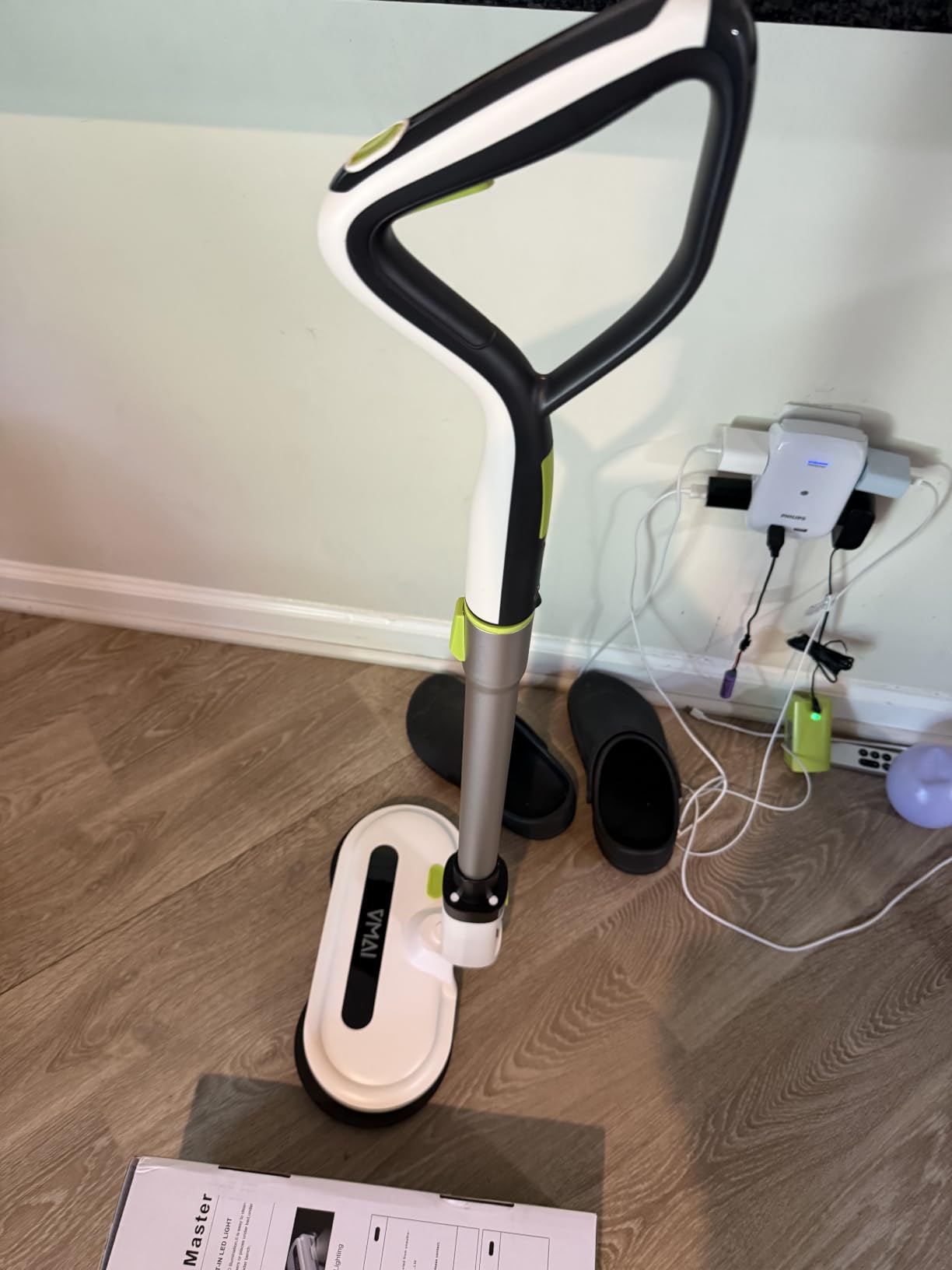 VMAI Cordless Electric Floor Scrubber & Mop with Cleaning Solution customer photo 1