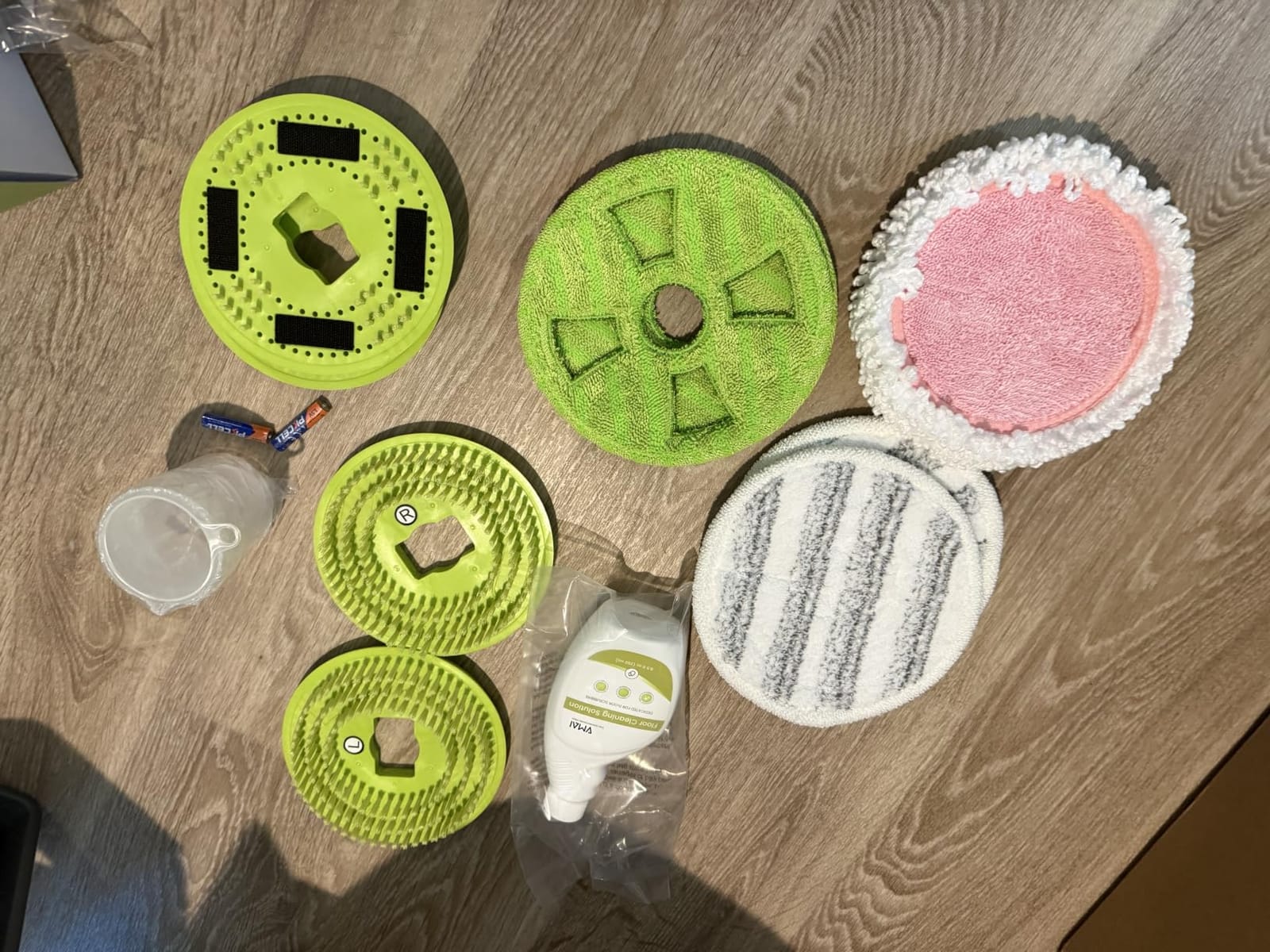 VMAI Cordless Electric Floor Scrubber & Mop with Cleaning Solution customer photo 2