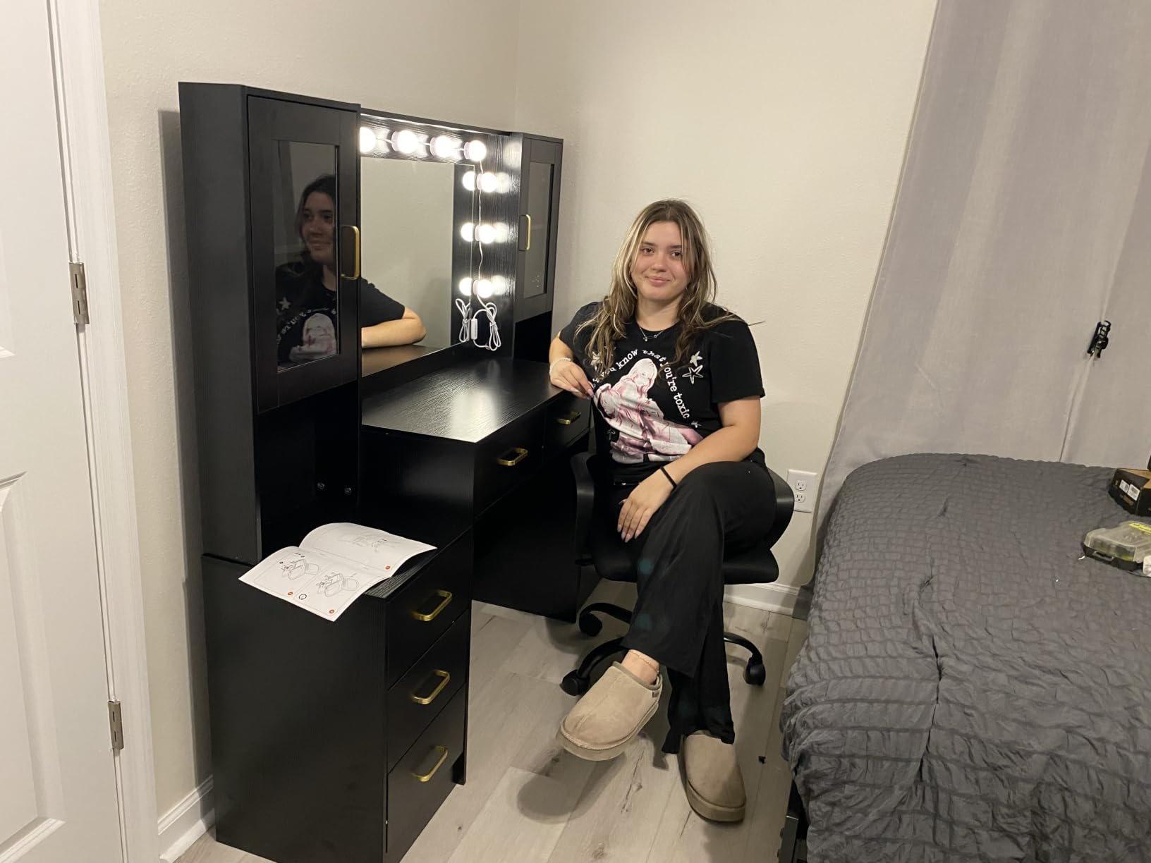 Makeup Vanity with Lights & Charging Station, Pink Vanity Table with 5 Drawers & Open Storage Shelves, Vanity Desk with Mirror & Lights, Dressing Table Set, Bedroom Makeup Table Set Gold Handle customer photo 1