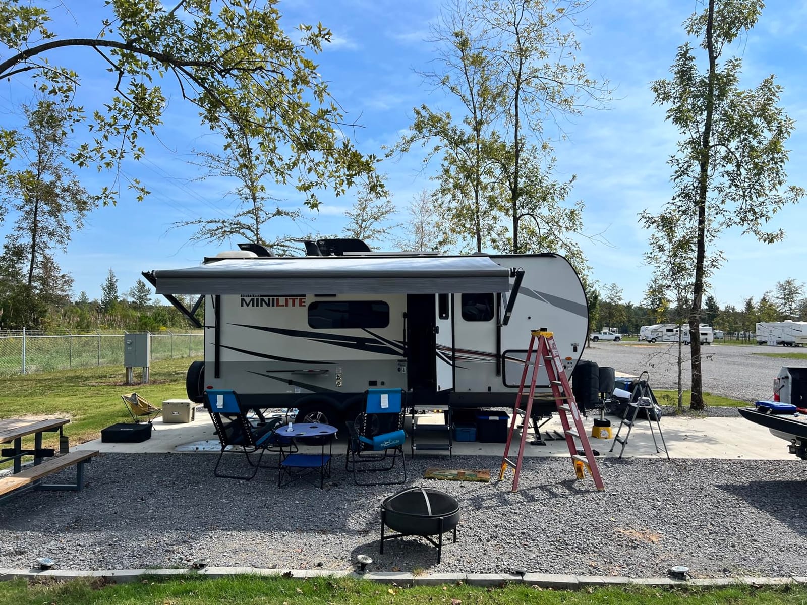 Awnlux White Motorized Modular Retractable RV Awning Full Set Assemblies for RV, 5th Wheel, Travel Trailers, Toy Haulers, and Motorhome-RV Trailer Awning for Home or Camper-17x8 Ft-Blue Strip customer photo 1